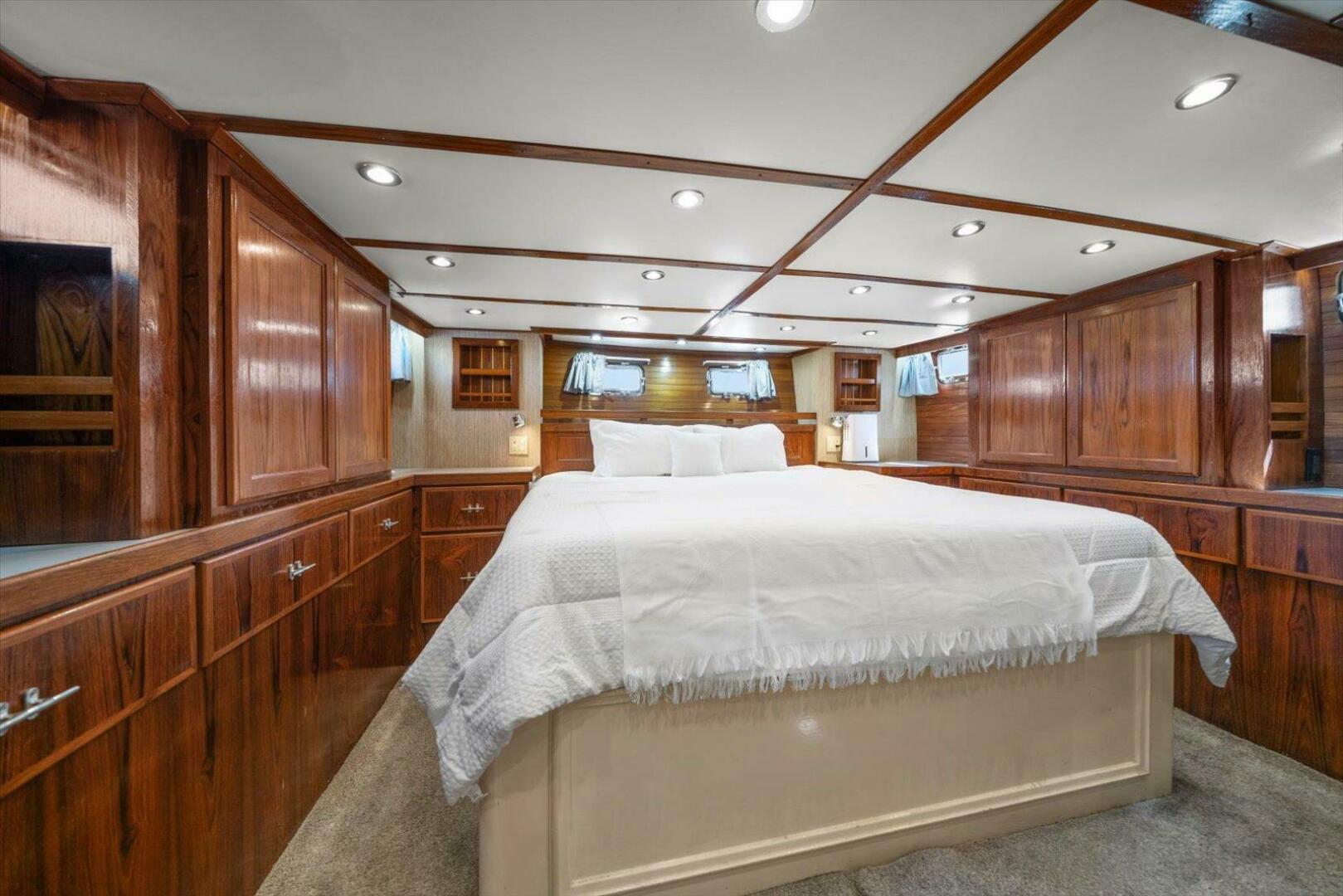56ft Matthews Yacht For Sale