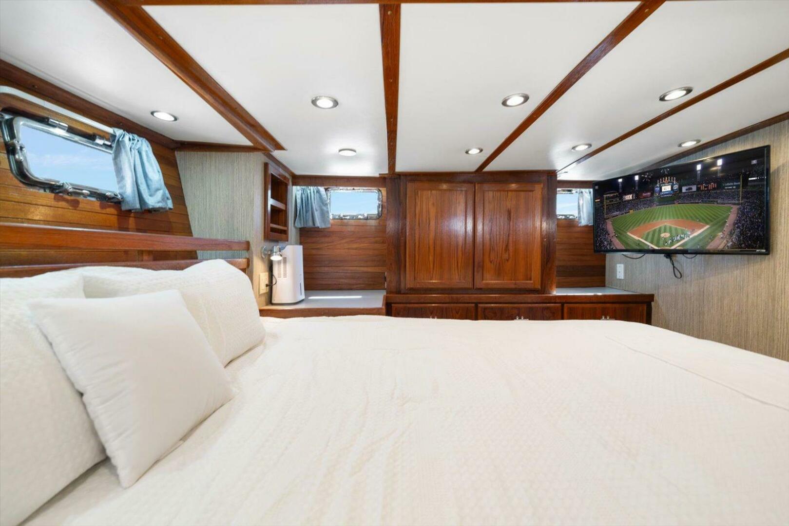 56ft Matthews Yacht For Sale