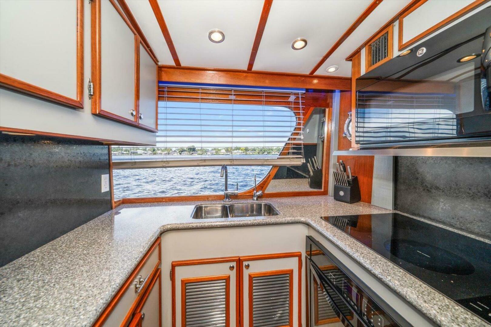 56ft Matthews Yacht For Sale