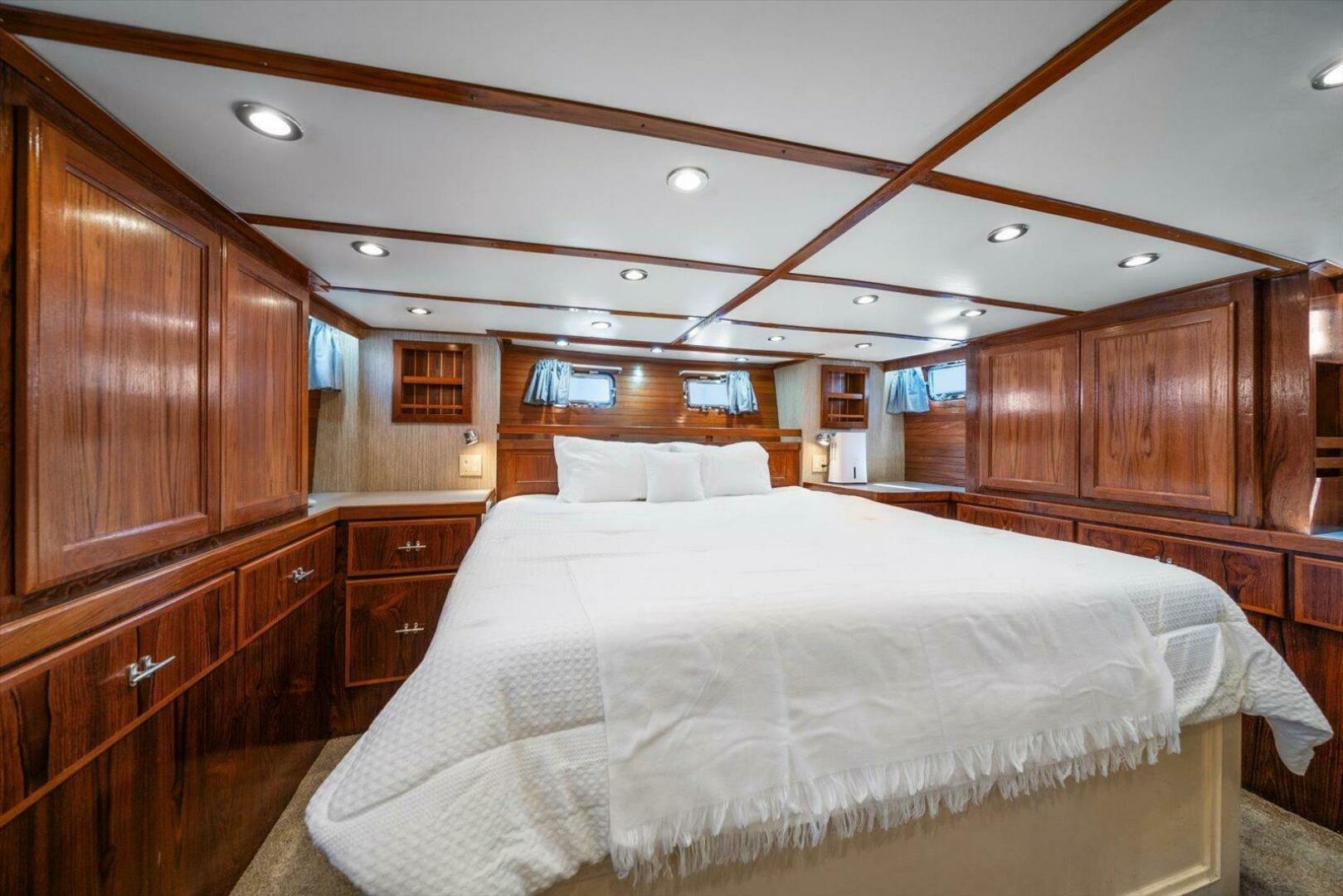 56ft Matthews Yacht For Sale