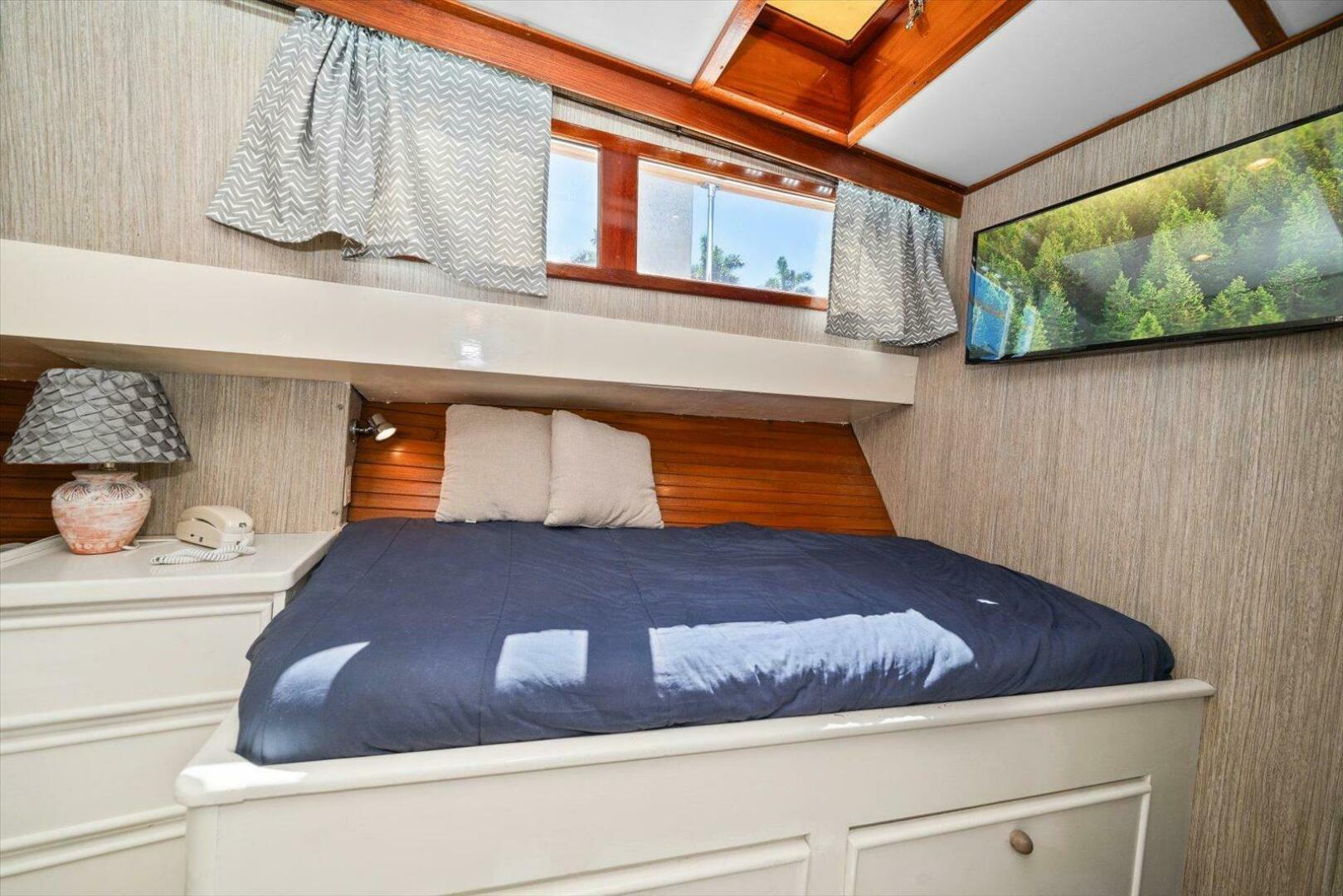 56ft Matthews Yacht For Sale