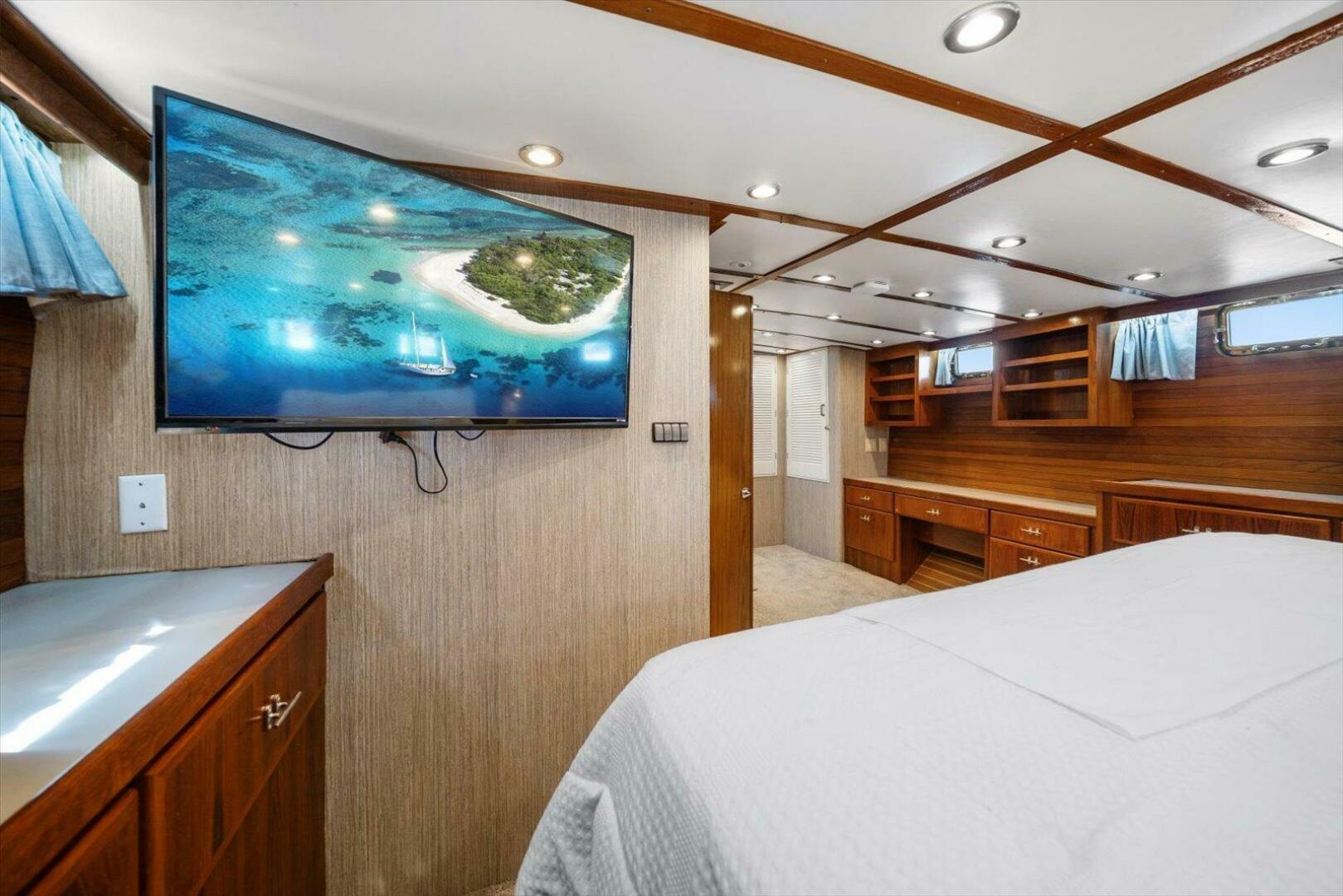 56ft Matthews Yacht For Sale