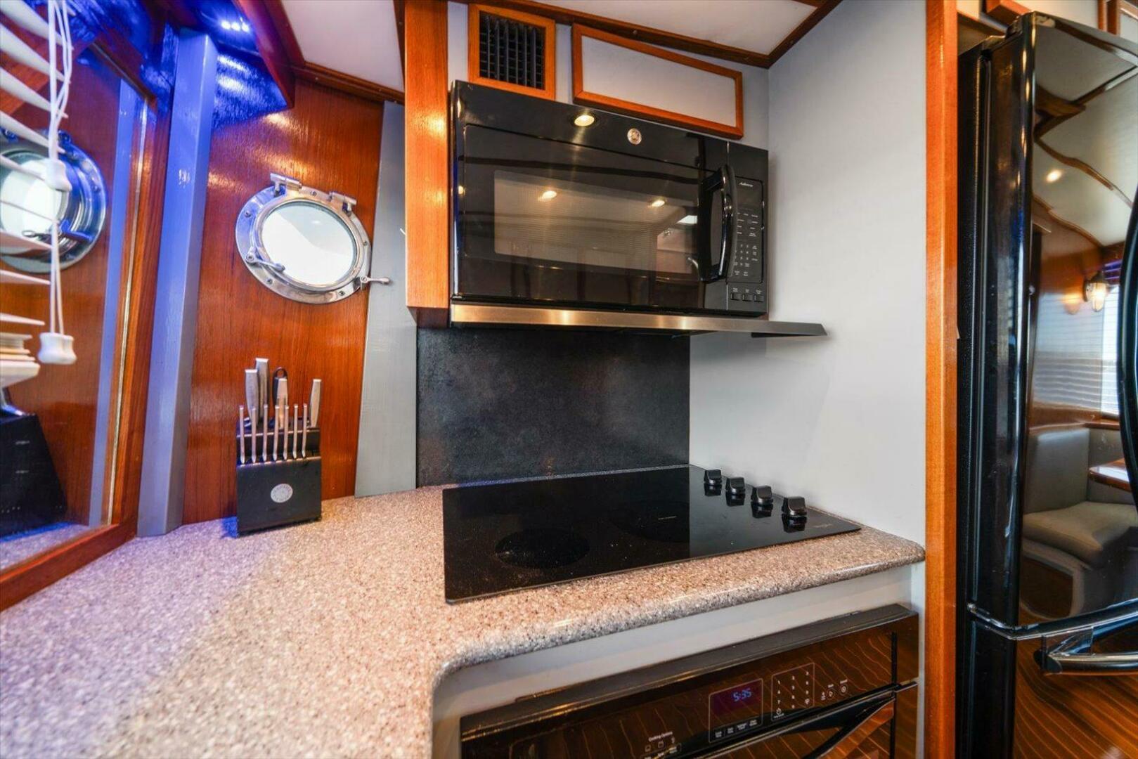 56ft Matthews Yacht For Sale