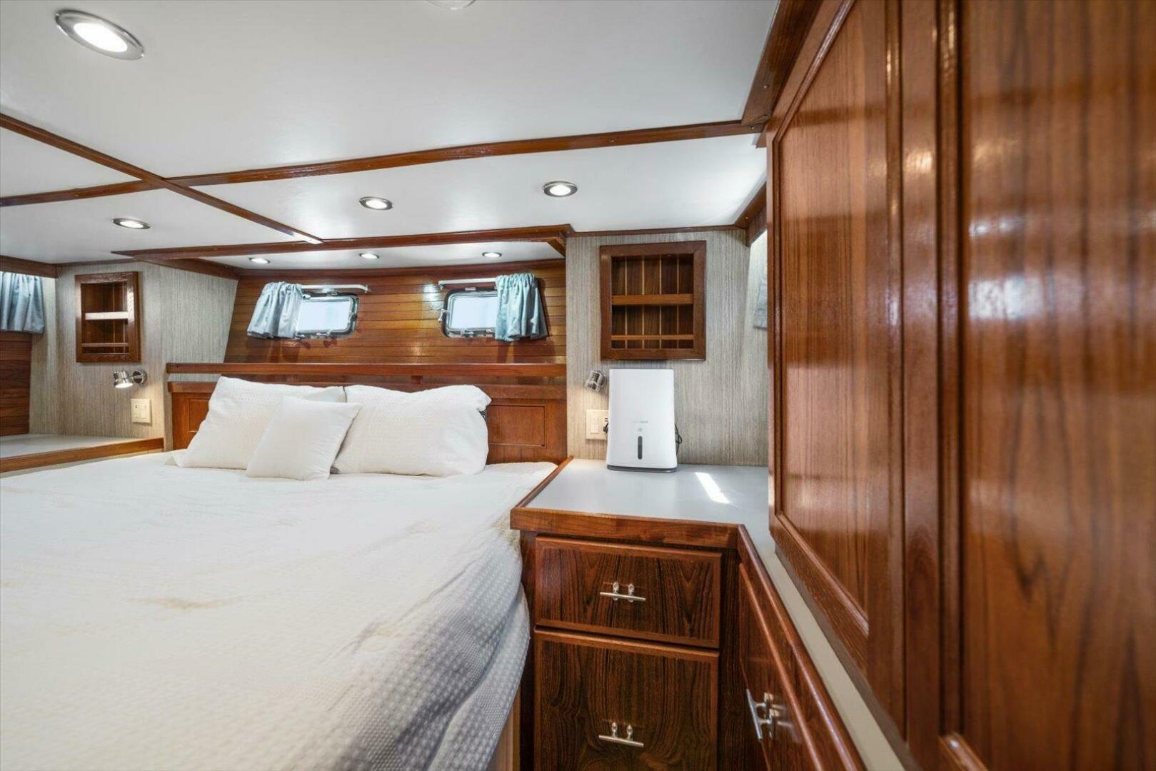56ft Matthews Yacht For Sale