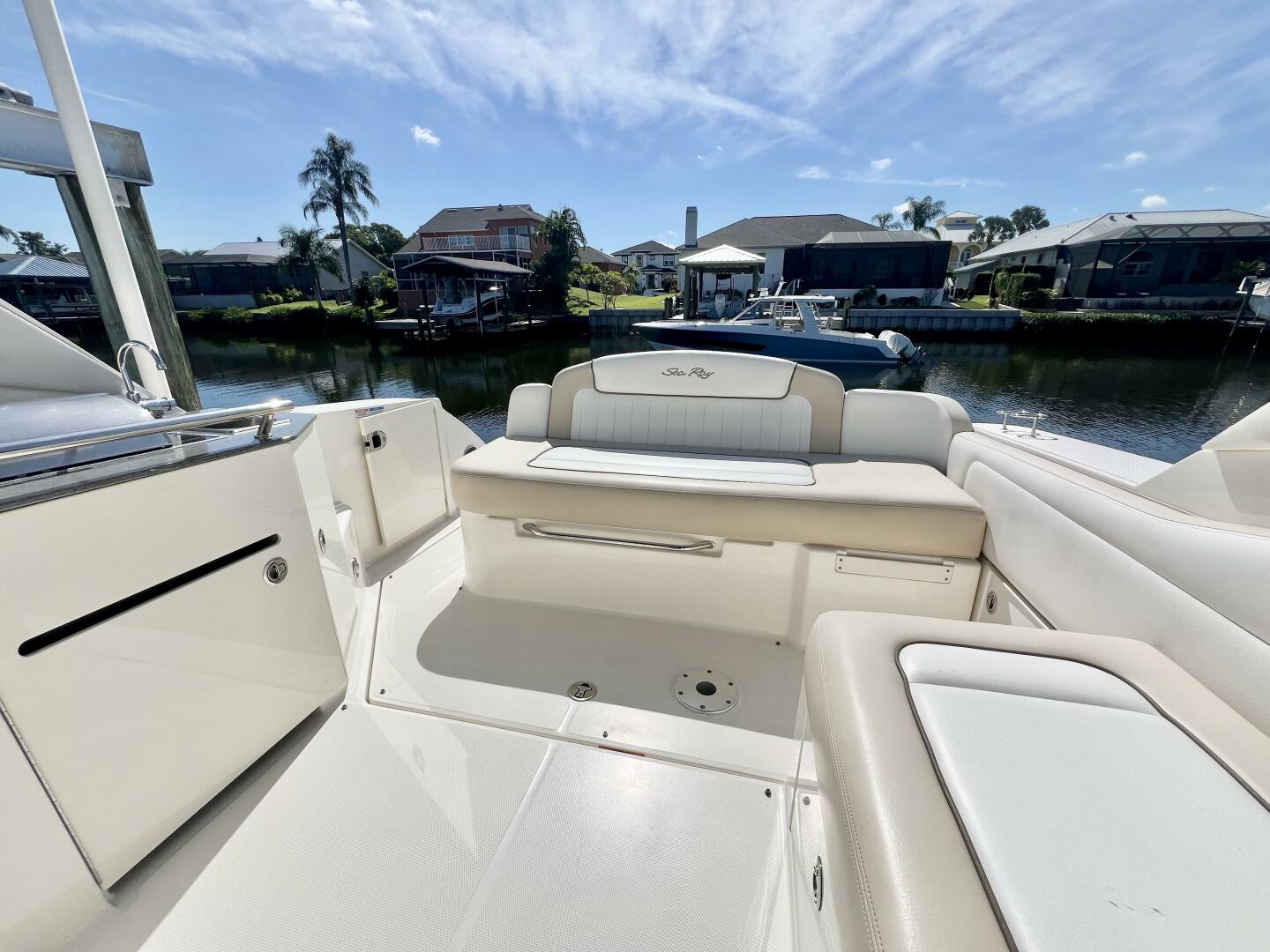 31ft Sea Ray Yacht For Sale
