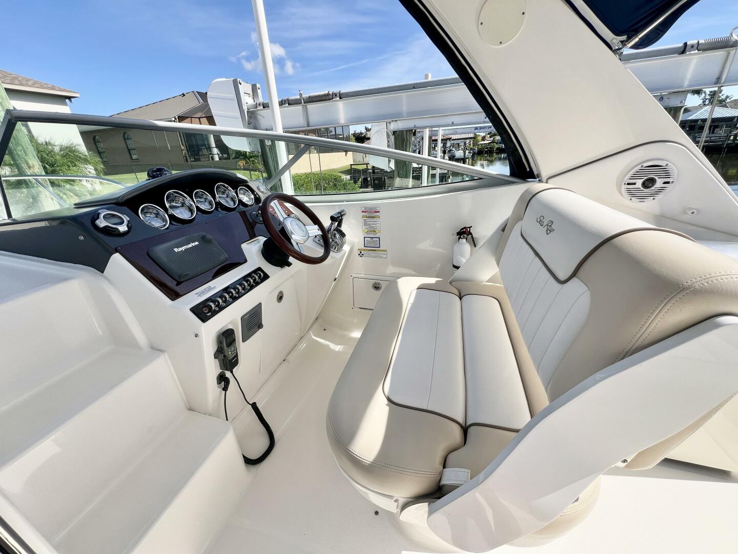 31ft Sea Ray Yacht For Sale