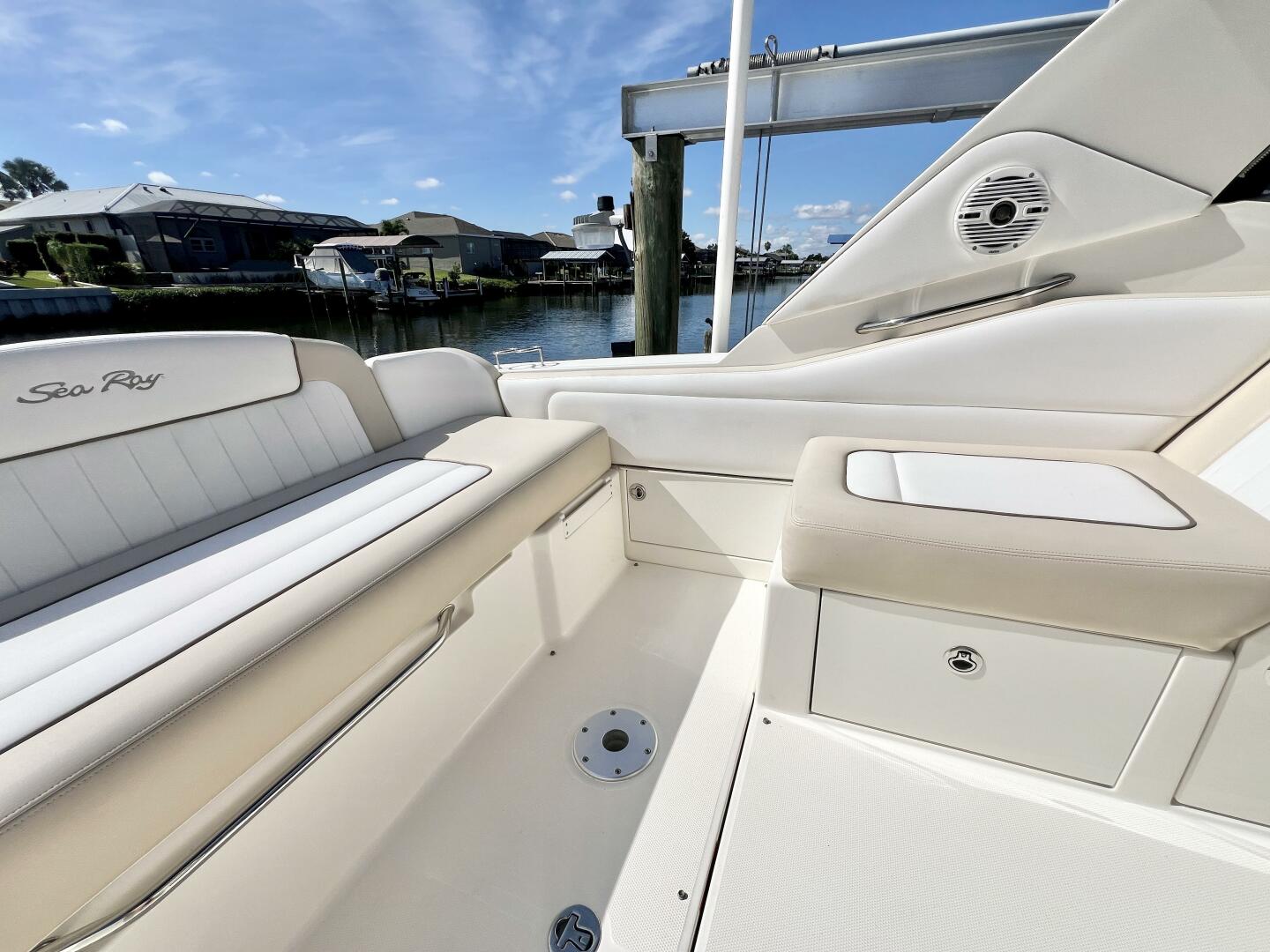 31ft Sea Ray Yacht For Sale