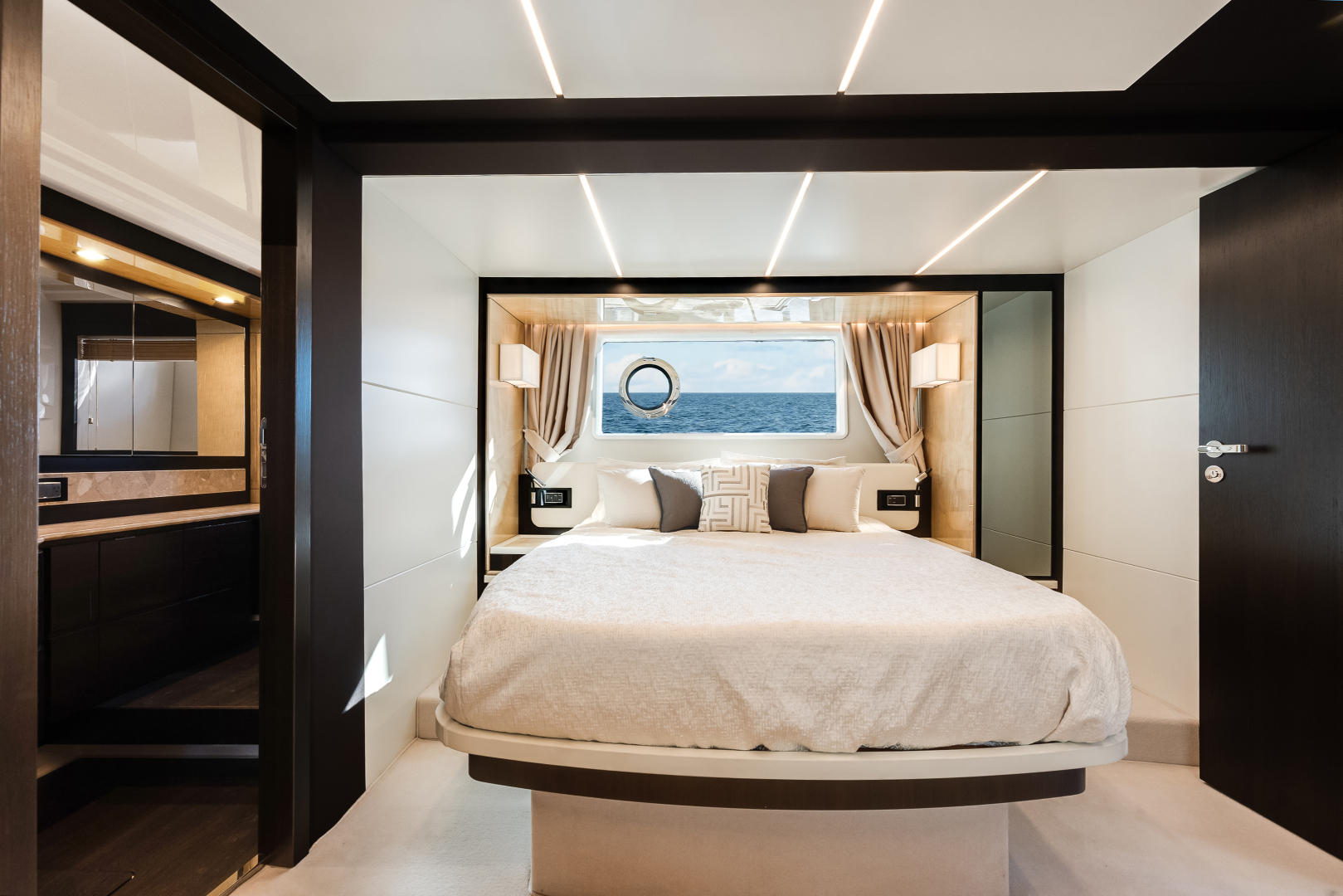 66ft Azimut Yacht For Sale