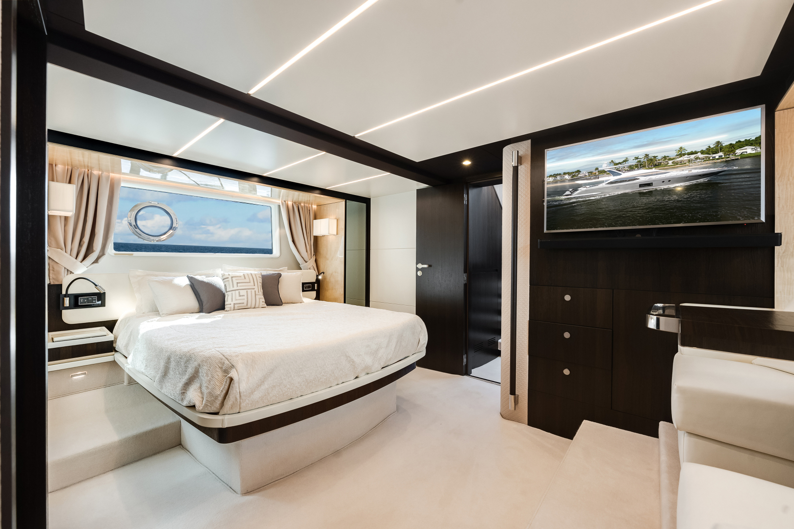 66ft Azimut Yacht For Sale