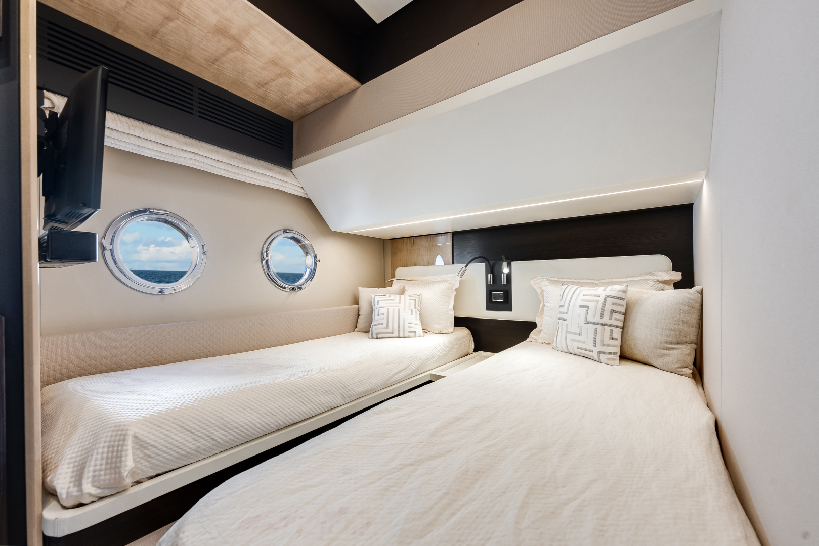 66ft Azimut Yacht For Sale