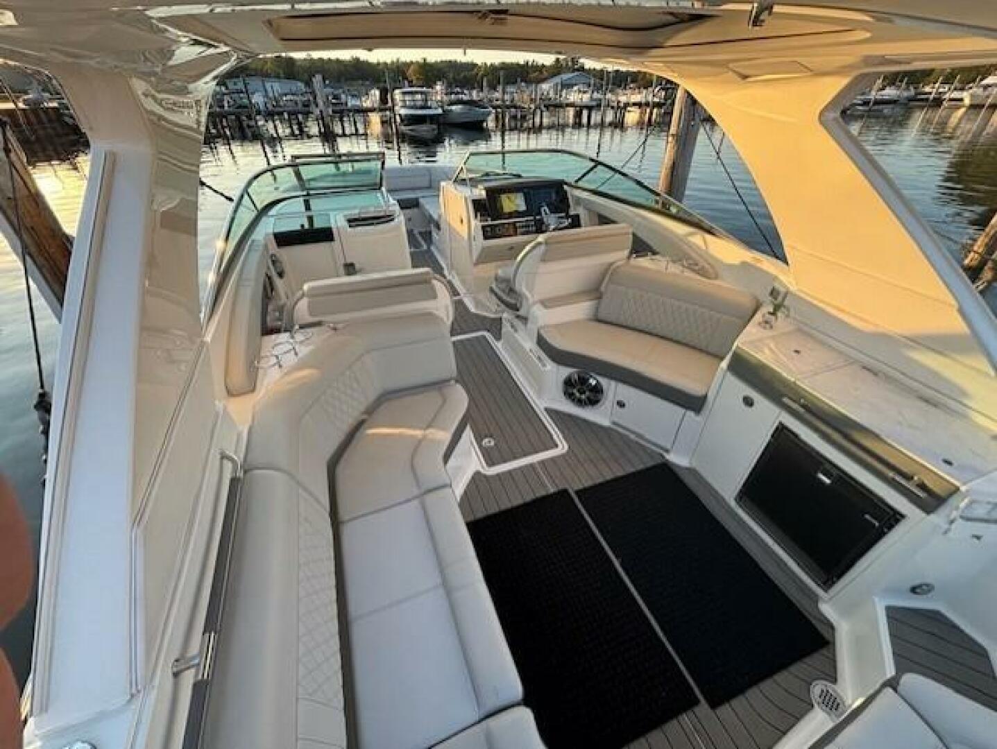 35ft Sea Ray Yacht For Sale