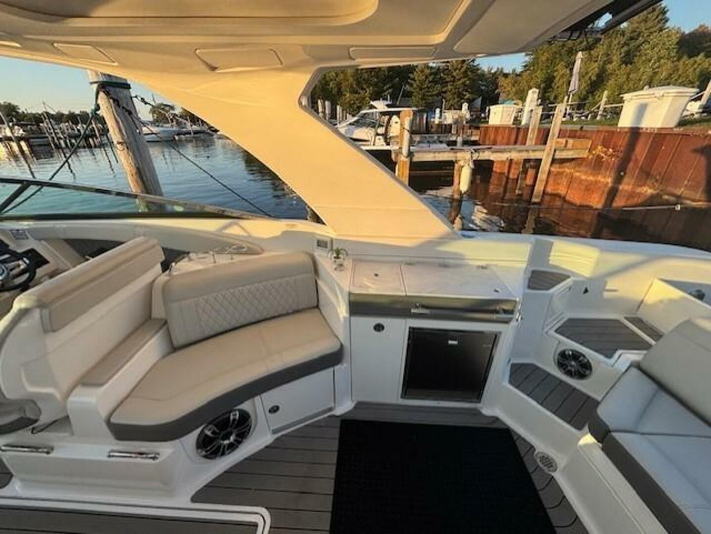 35ft Sea Ray Yacht For Sale