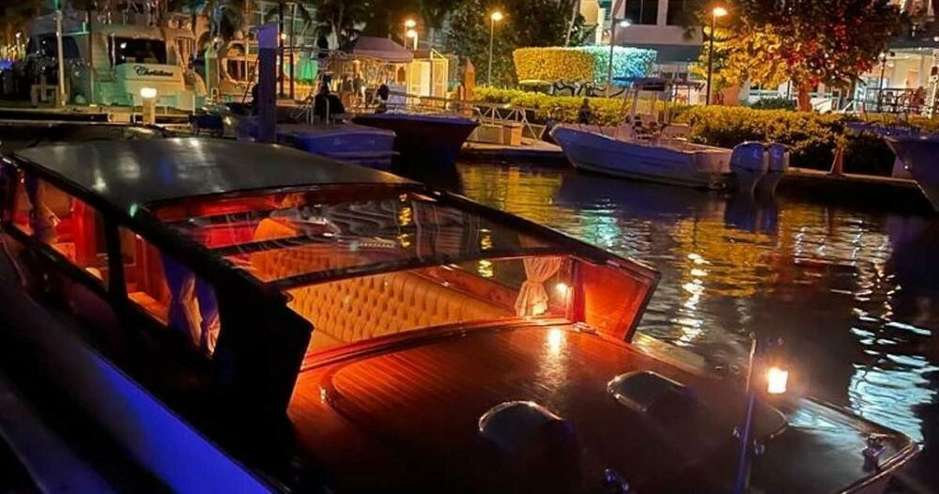 VENICE IN MIAMI 30ft Cantiere Serenella Yacht For Sale