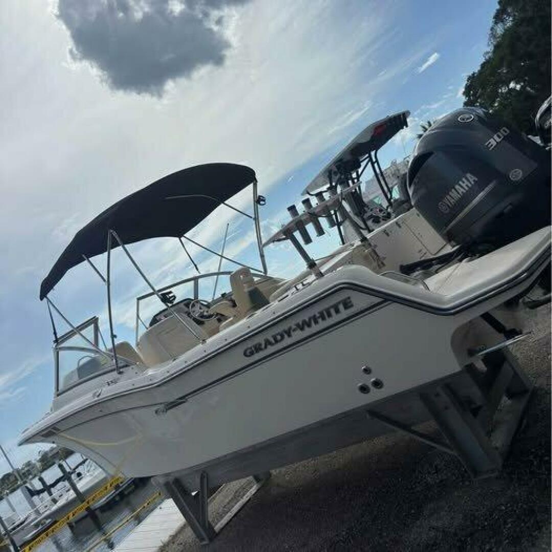 23ft Grady White Yacht For Sale