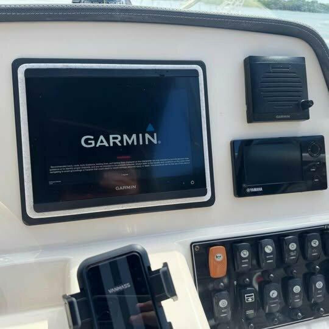 23ft Grady White Yacht For Sale