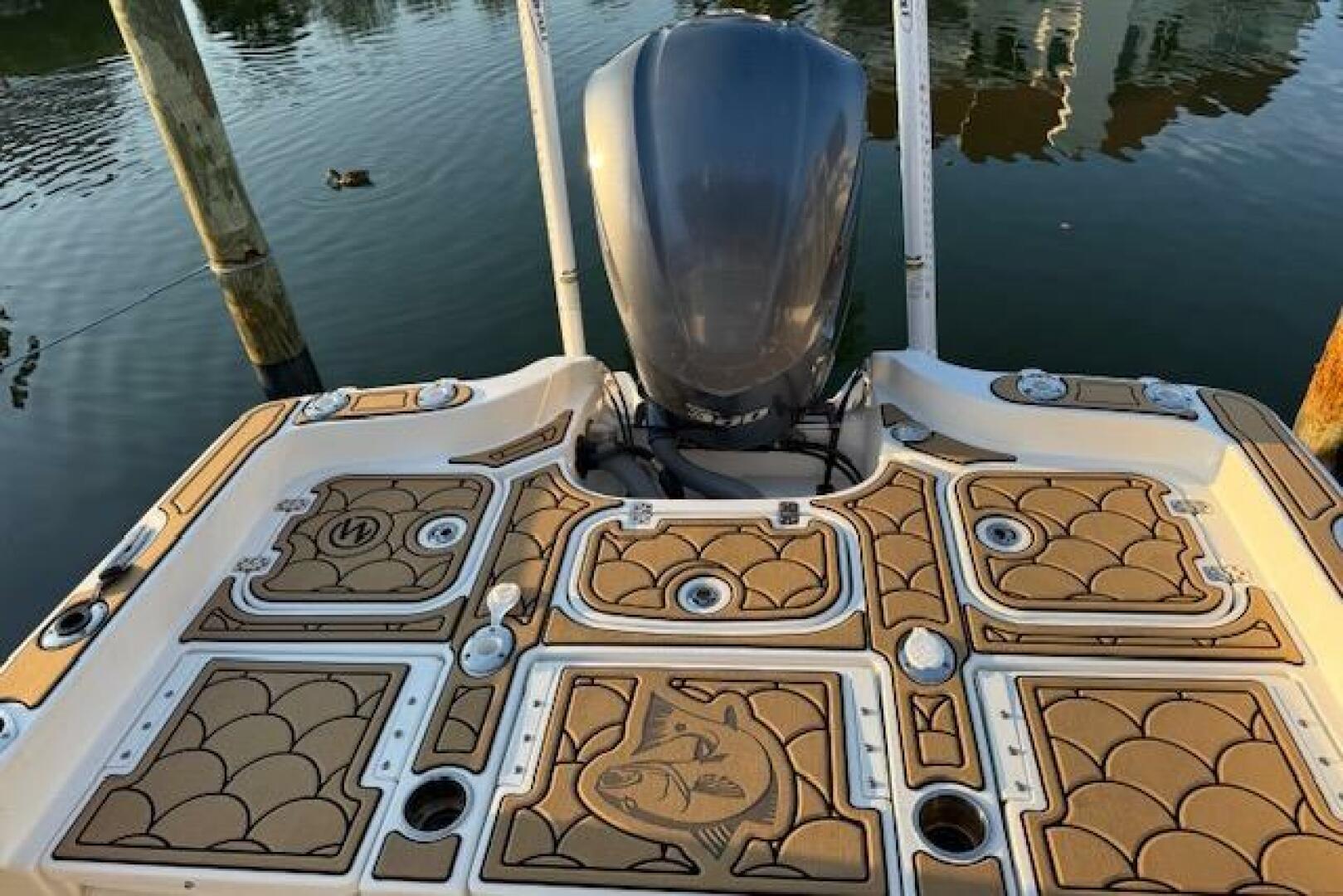 2018 Sea Hunt BX 25 FS boat with detailed deck design and ou