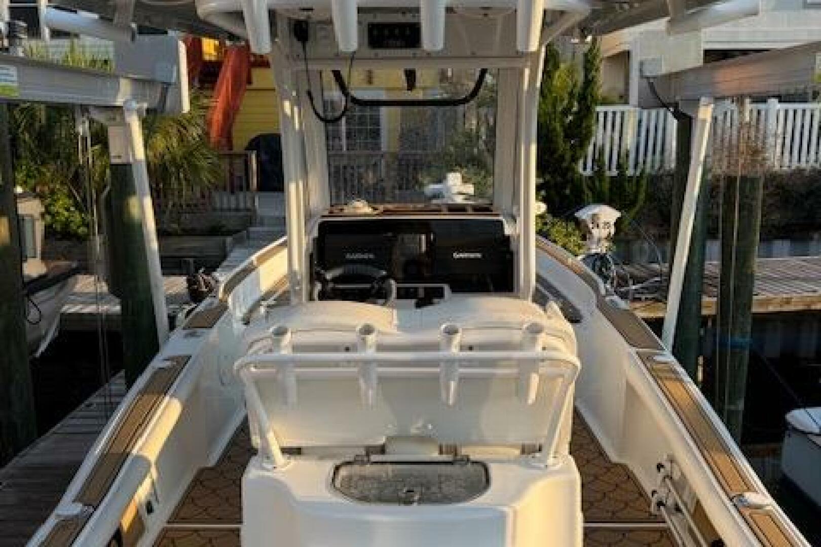 2018 Sea Hunt BX 25 FS boat docked, featuring dual consoles 