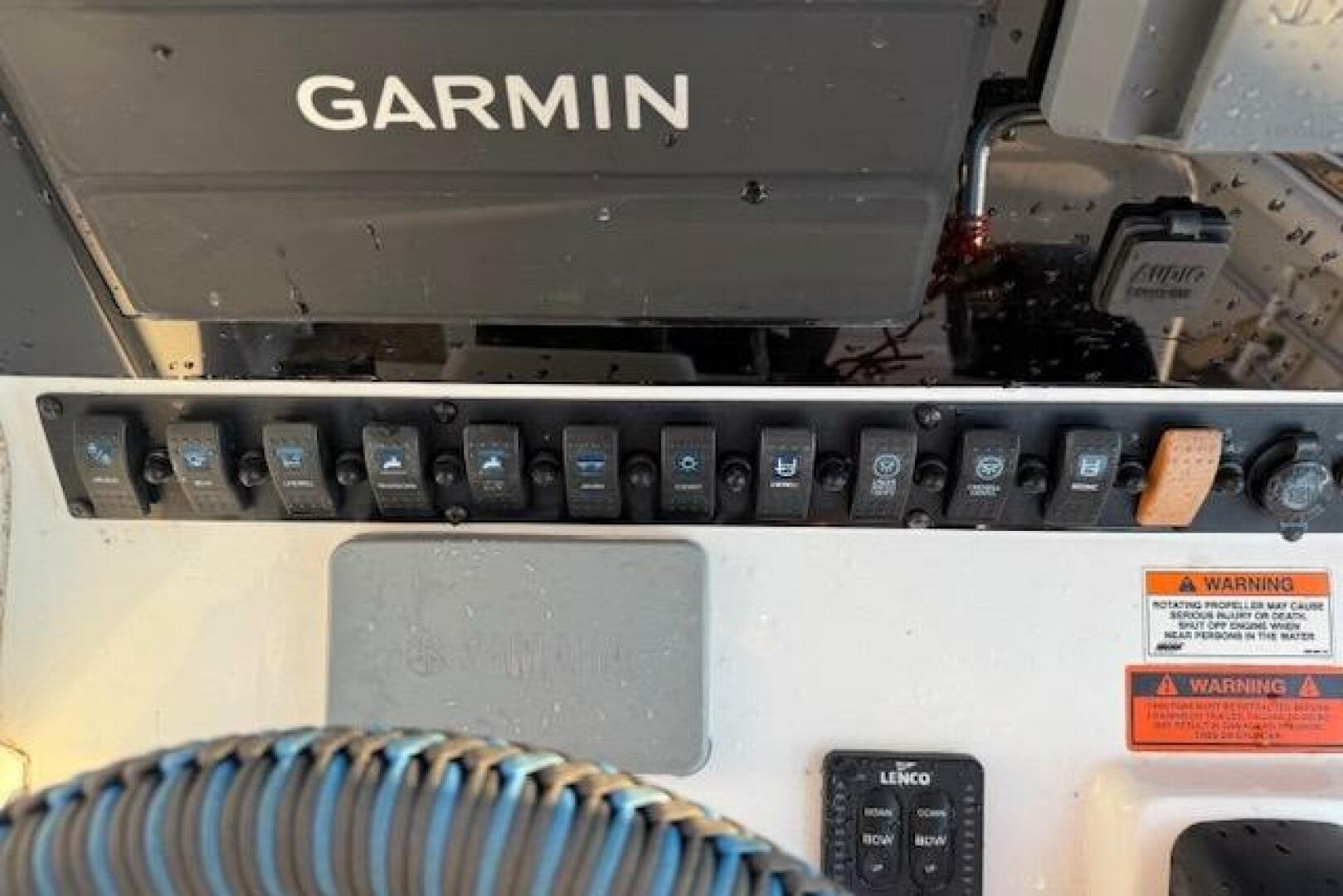 Control panel of 2018 Sea Hunt BX 25 FS boat with Garmin nav