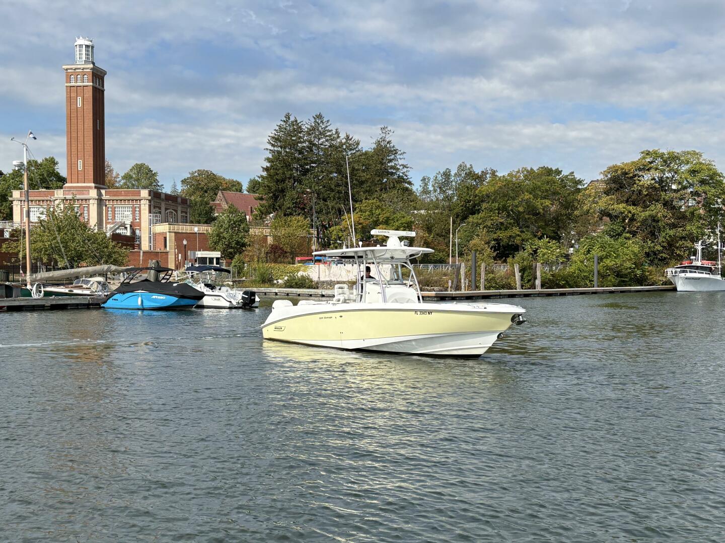 32ft Boston Whaler Yacht For Sale