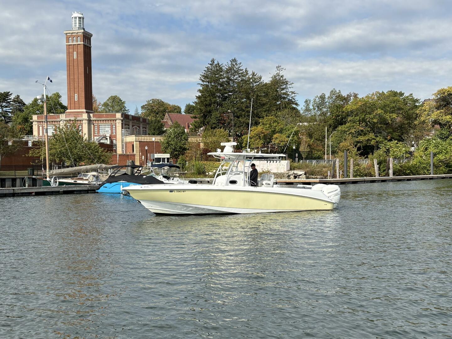 32ft Boston Whaler Yacht For Sale