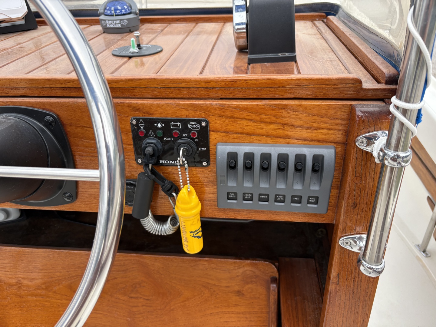 21ft Boston Whaler Yacht For Sale