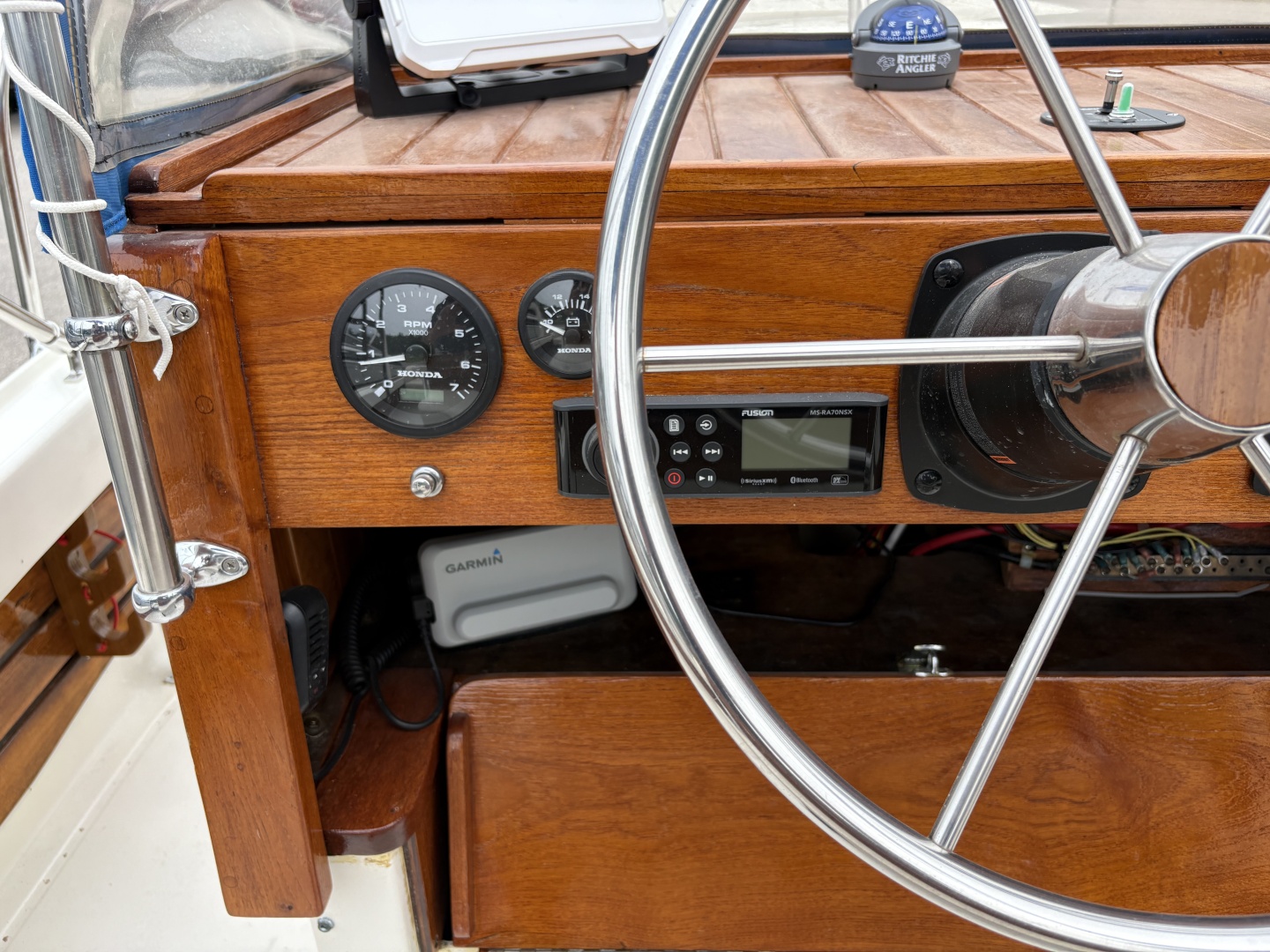 21ft Boston Whaler Yacht For Sale