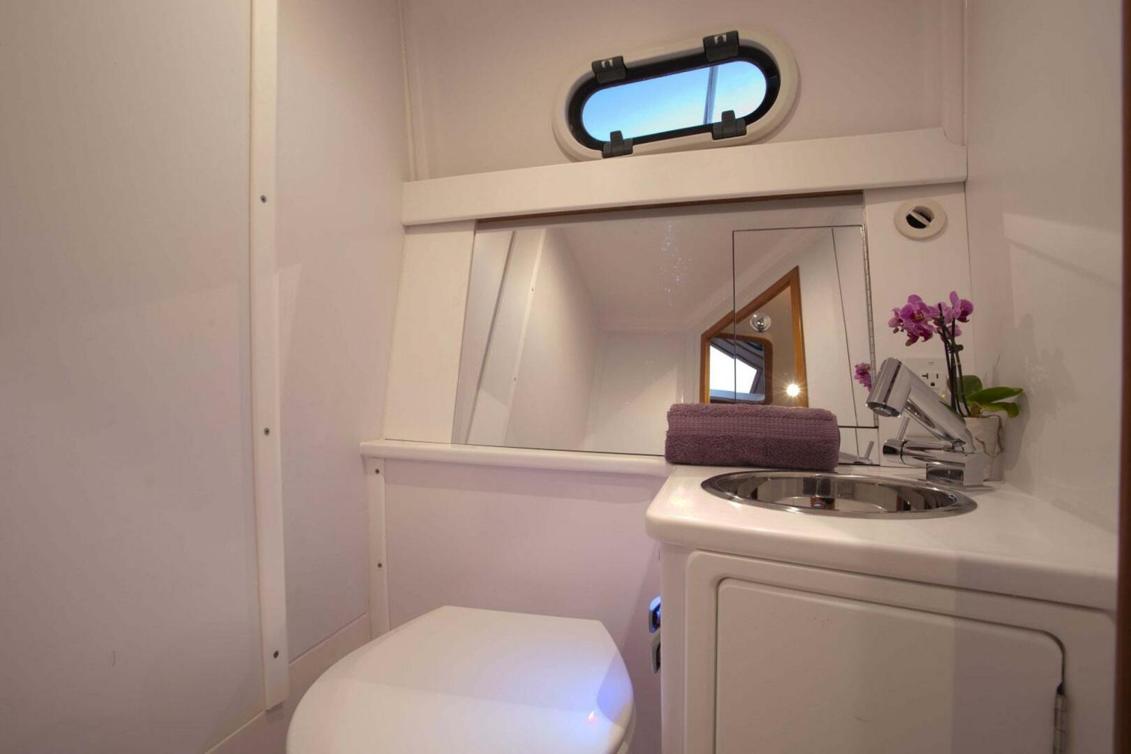 Forever Moor 34ft True North Yacht For Sale