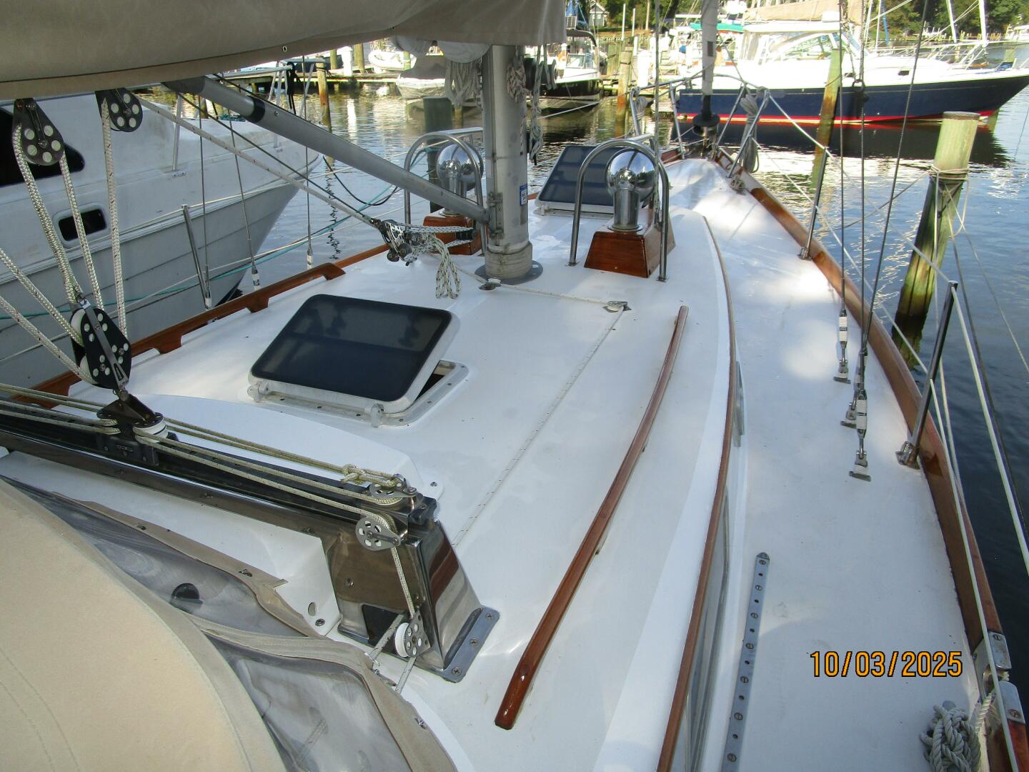 35' Bristol foredeck2