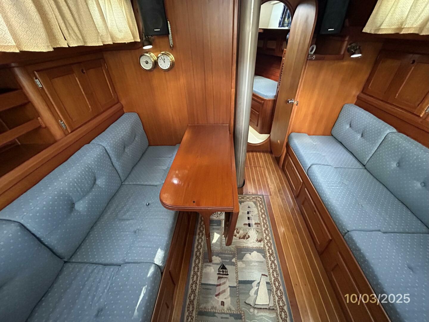 35' Bristol salon table2