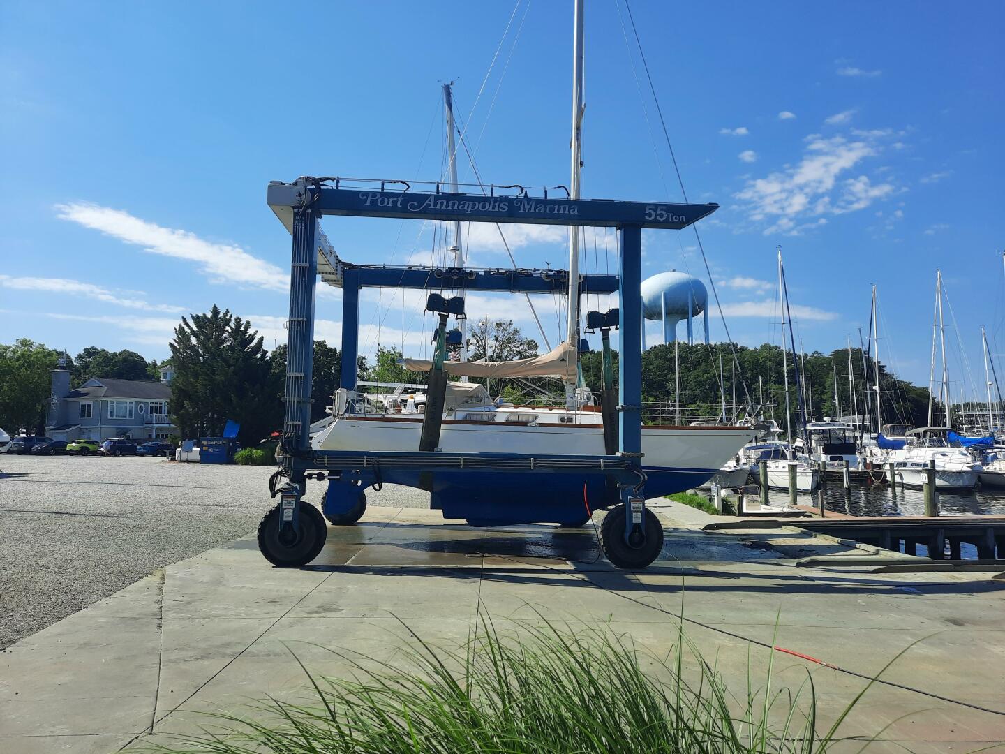 35' Bristol hauled out1