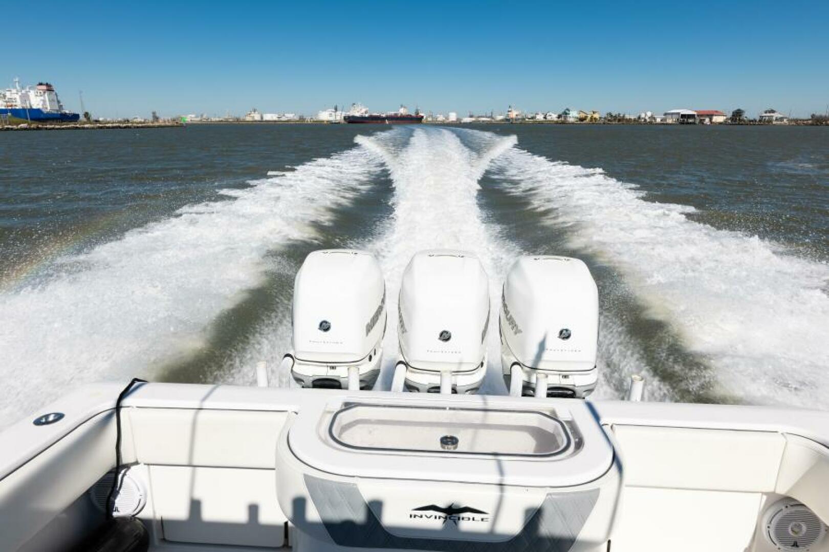 2019 Invincible 39 Open