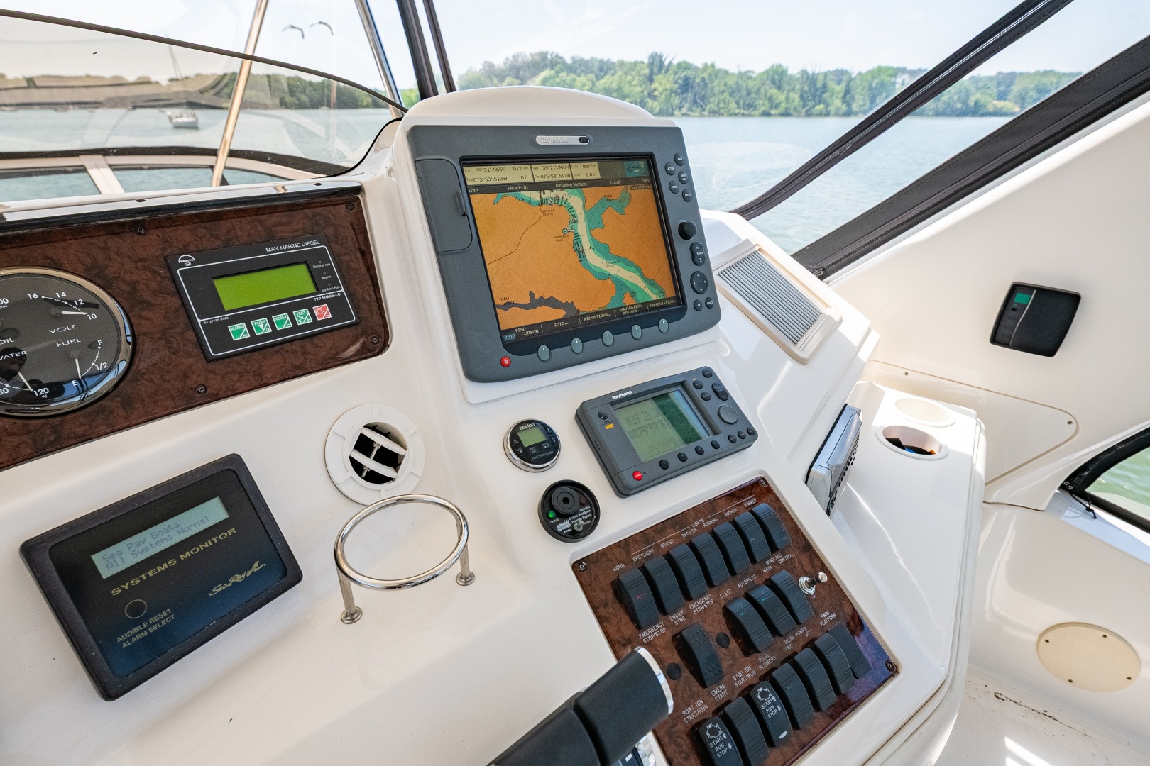 Sea Ray 480 Sedan Bridge — Why Knot - Photo 48