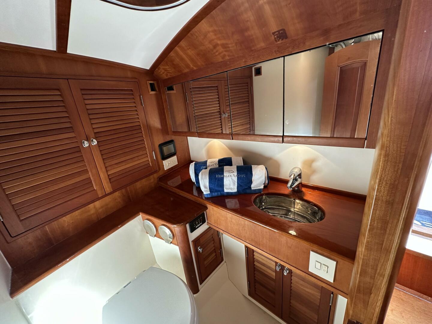 LIR 38ft Hinckley Yacht For Sale