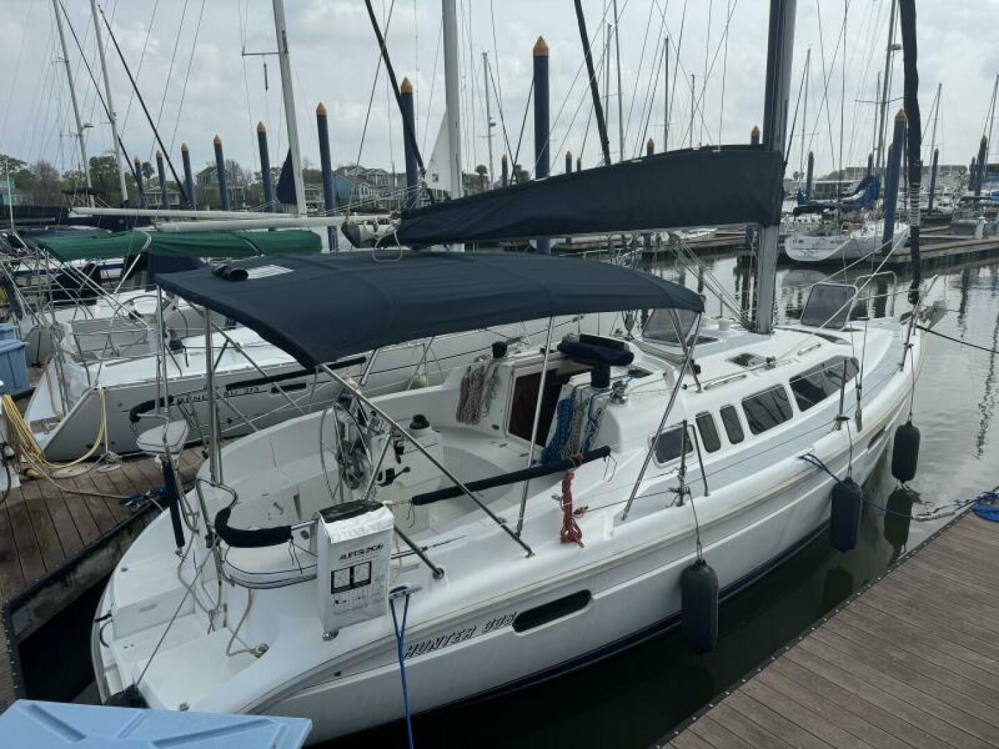 Gingerly 33ft Hunter Yacht For Sale