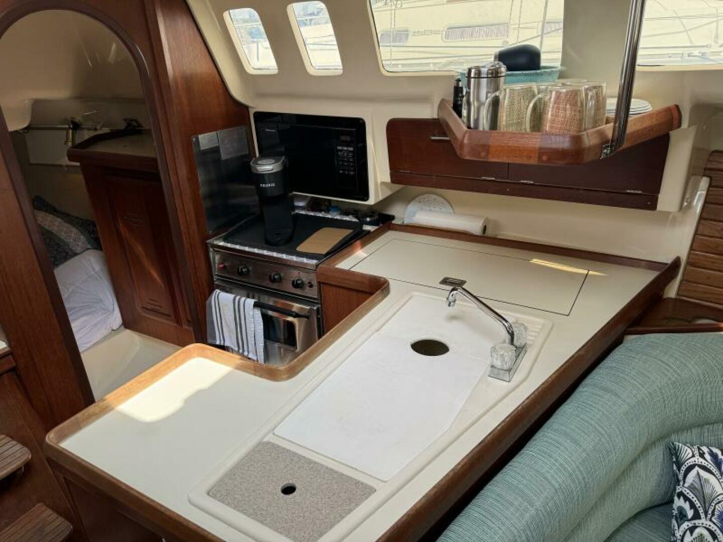 Gingerly 33ft Hunter Yacht For Sale