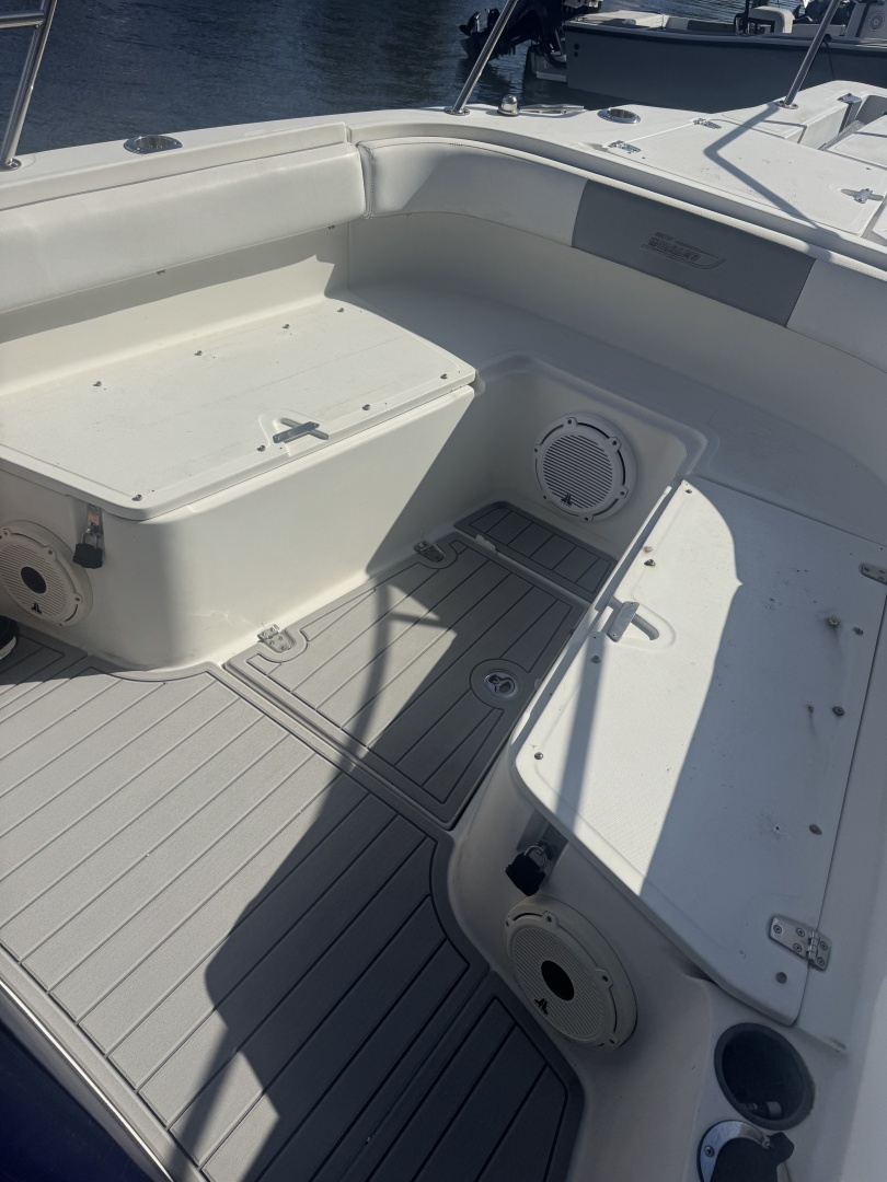 2001 Boston Whaler 26 Outrage