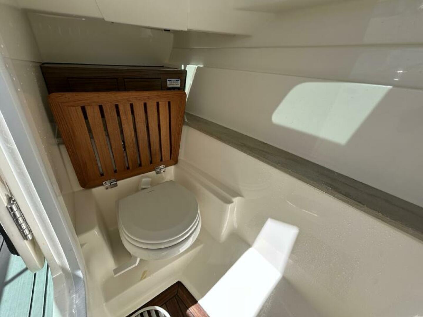 32ft Boston Whaler Yacht For Sale