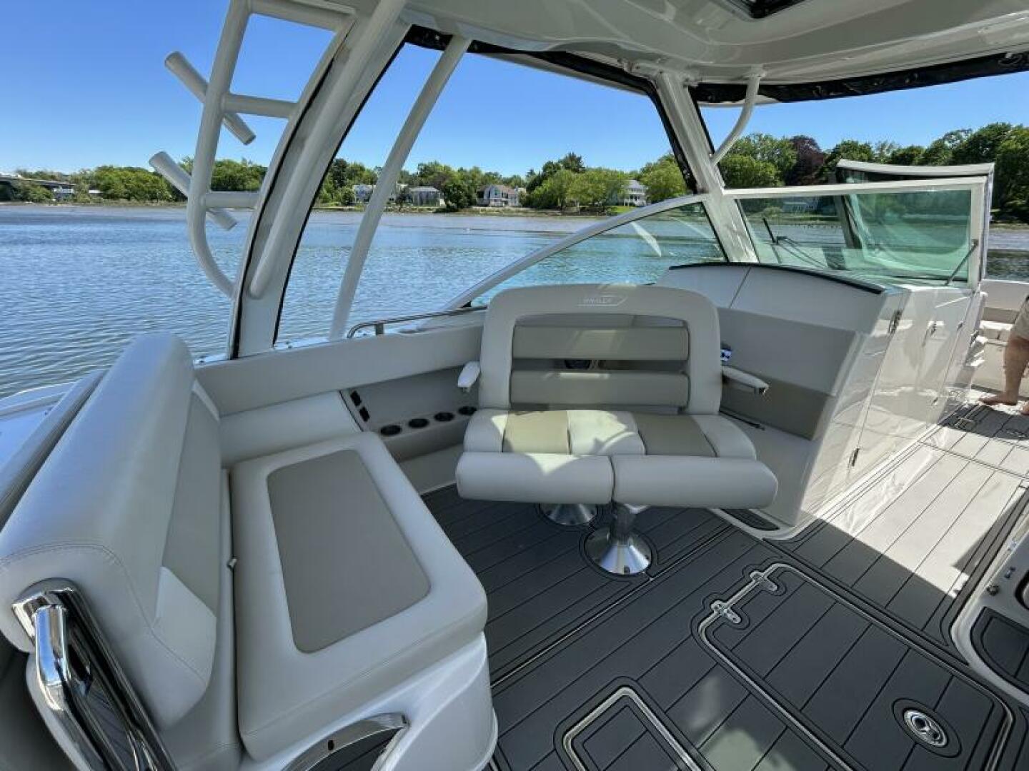 32ft Boston Whaler Yacht For Sale