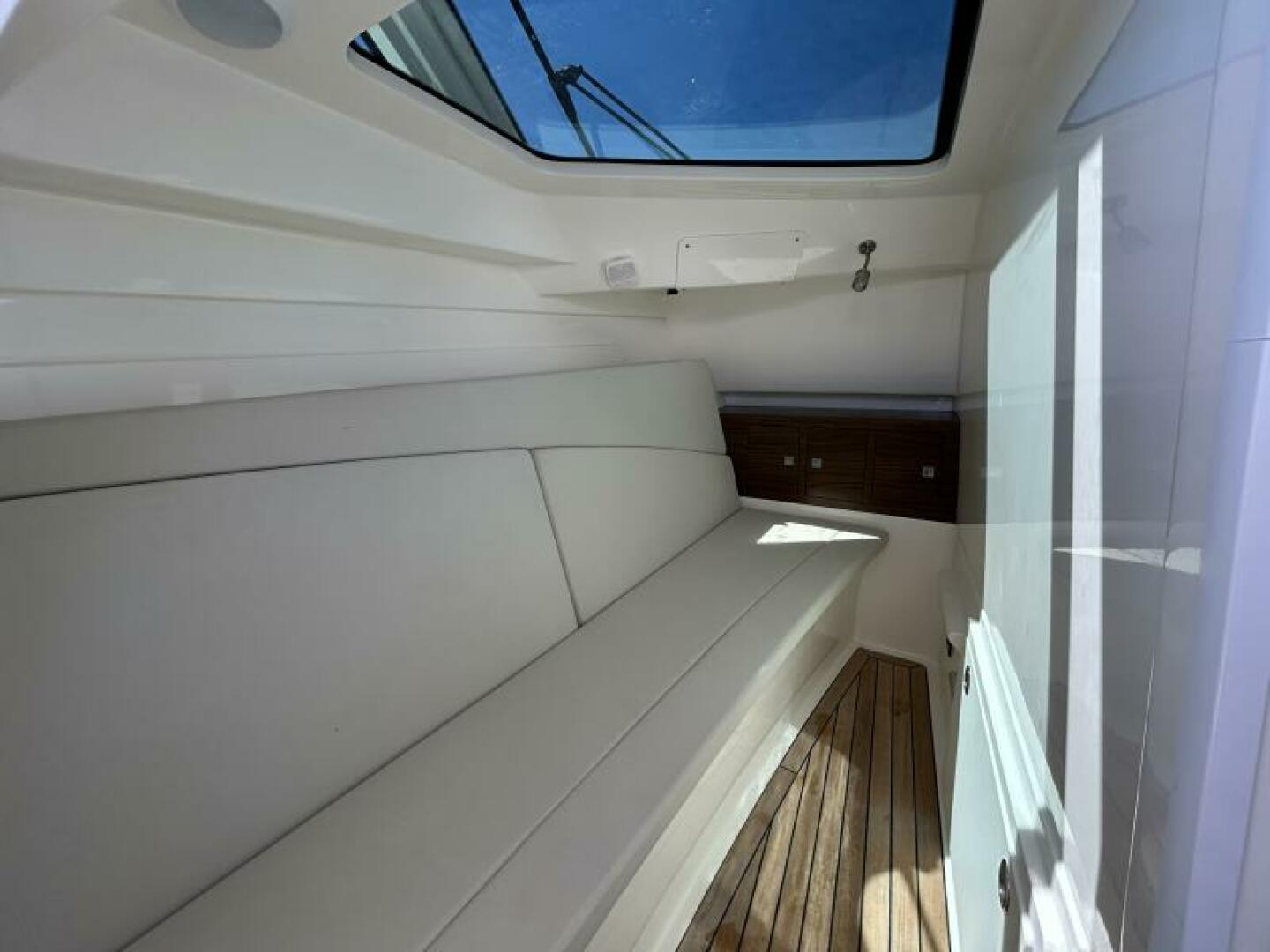 32ft Boston Whaler Yacht For Sale