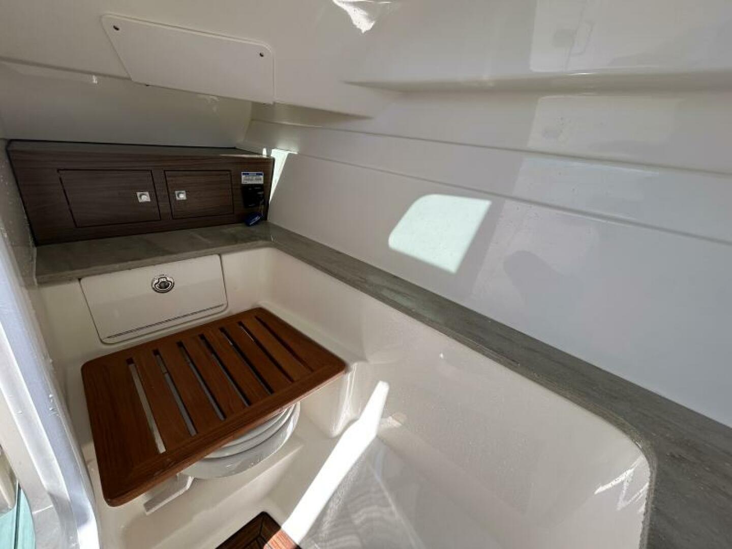 32ft Boston Whaler Yacht For Sale