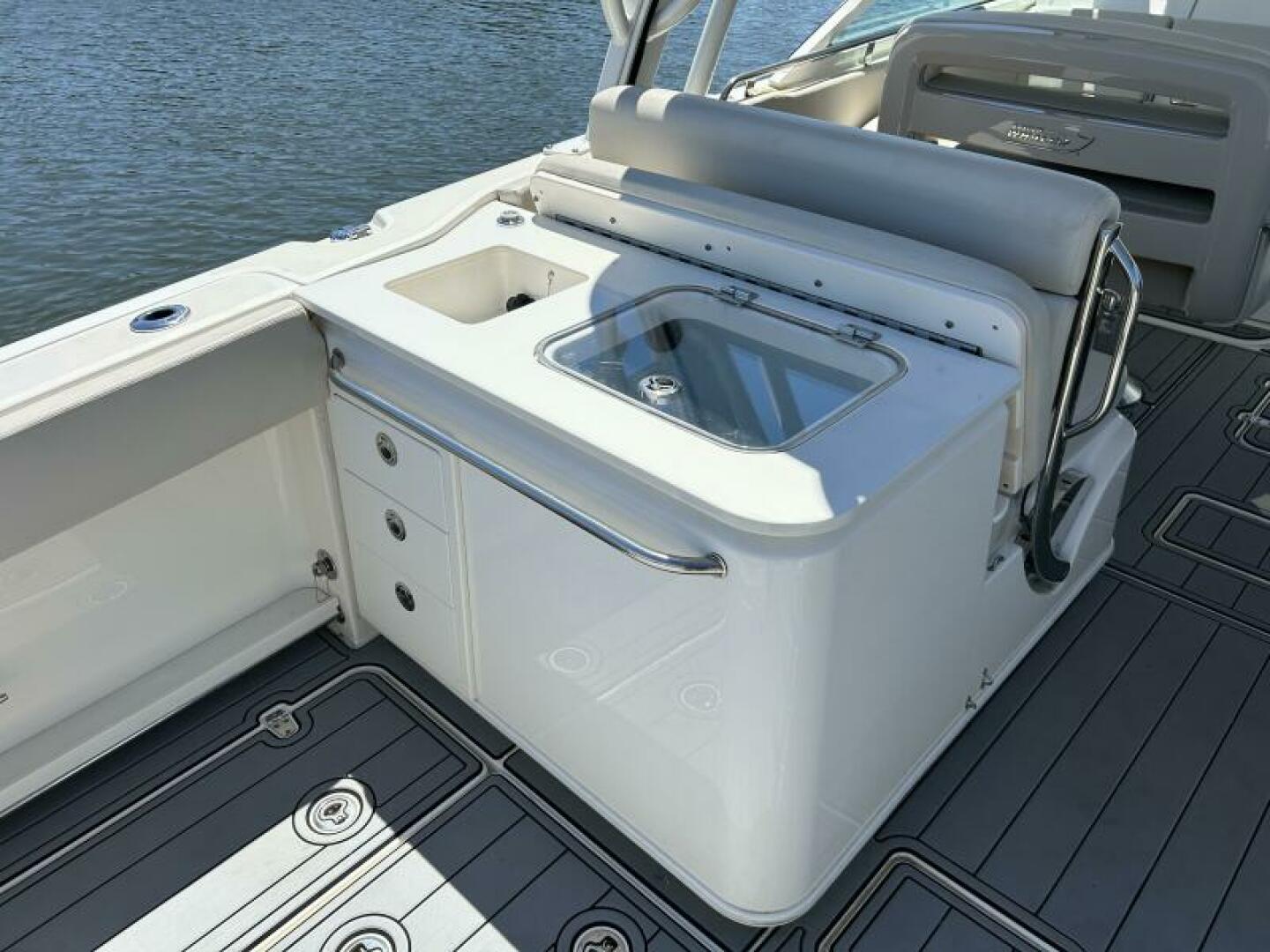 32ft Boston Whaler Yacht For Sale