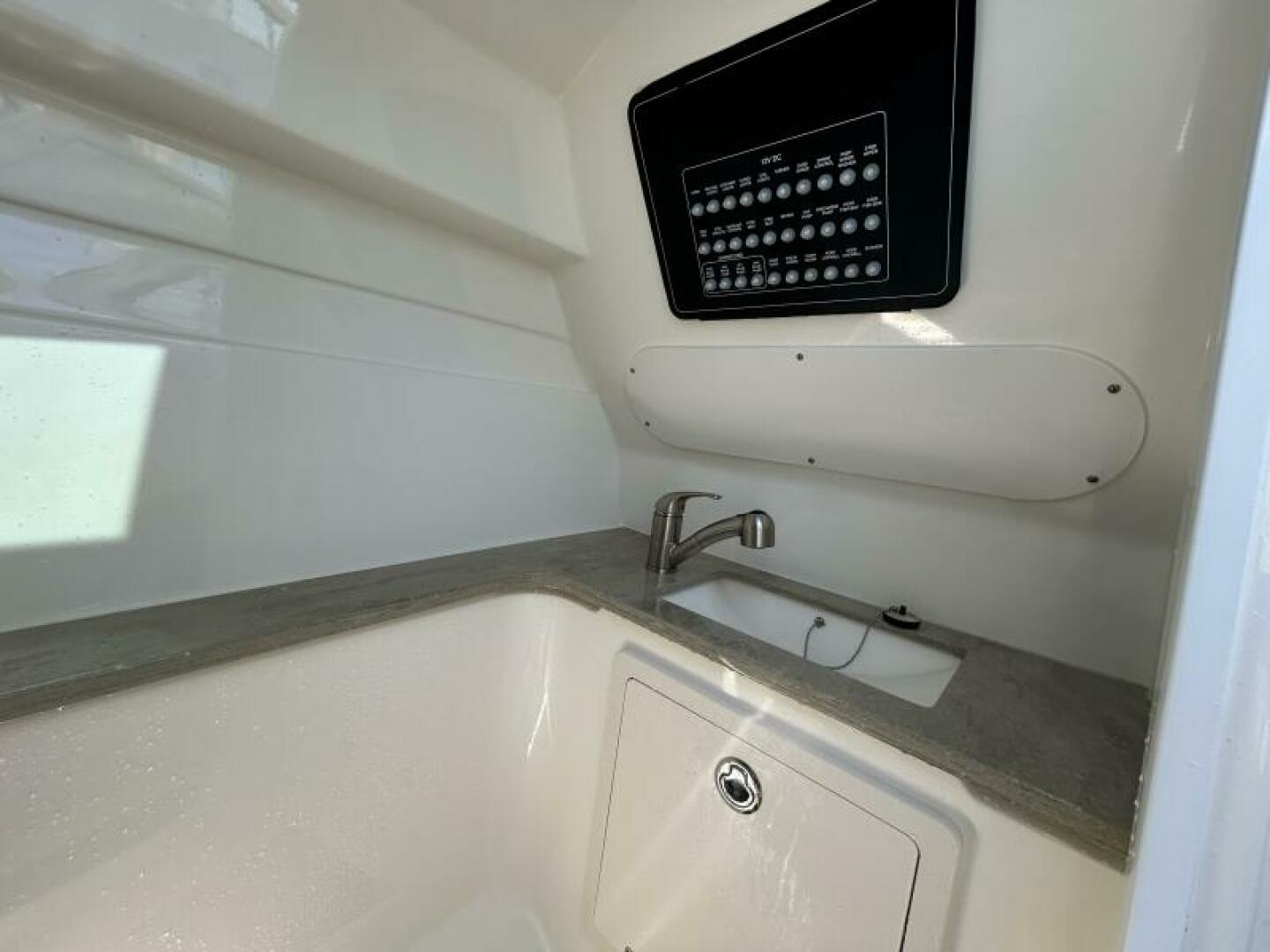 32ft Boston Whaler Yacht For Sale