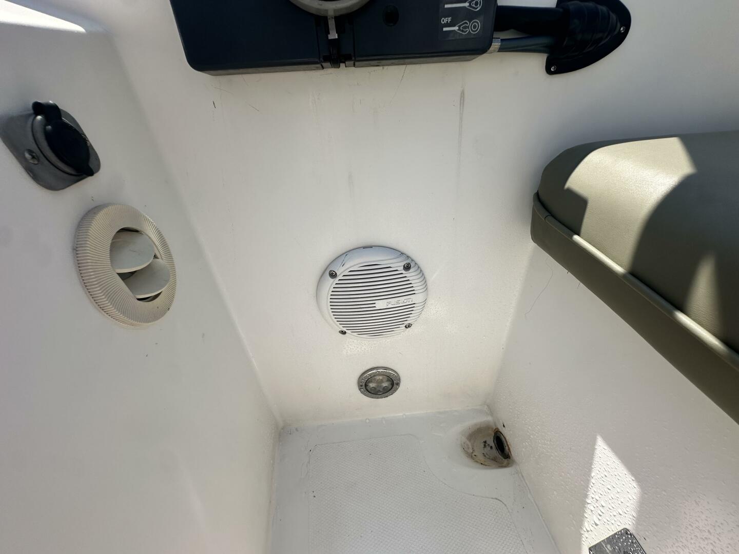VISION 2 24ft Custom Yacht For Sale