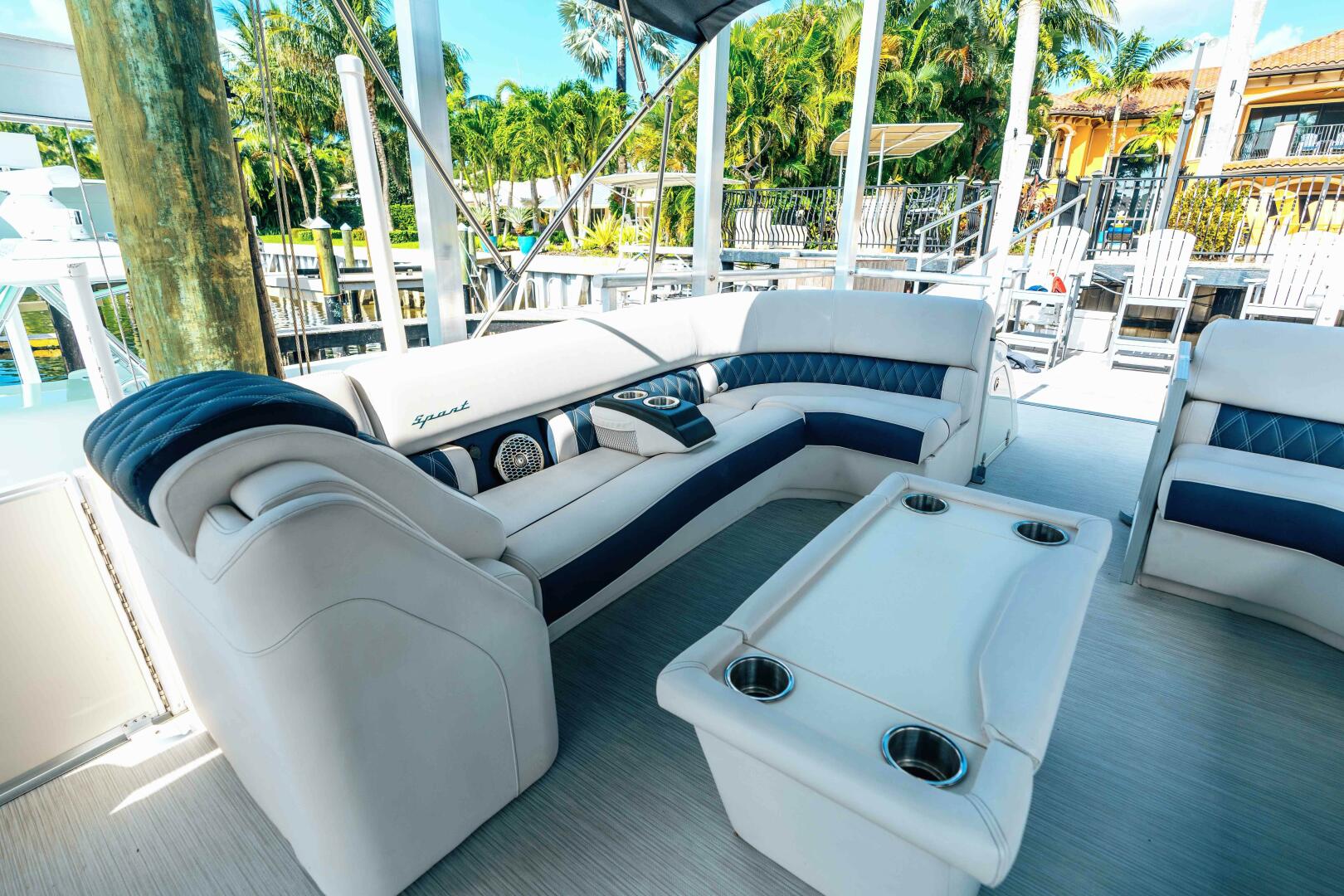 HOLD ON 30ft Bennington Yacht For Sale