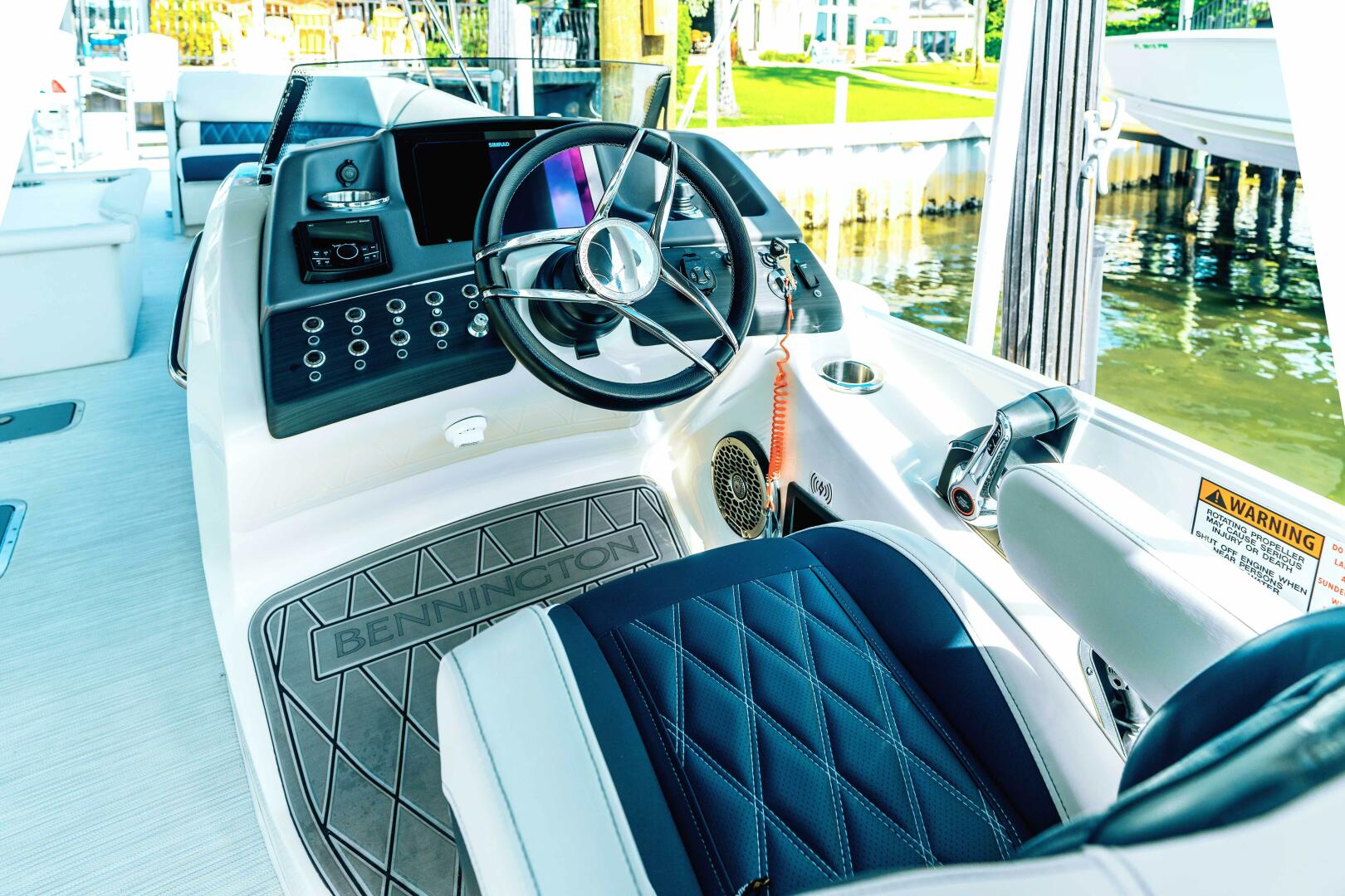 HOLD ON 30ft Bennington Yacht For Sale
