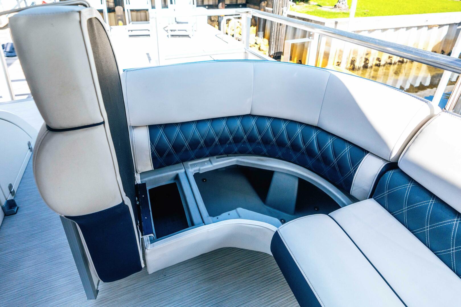 HOLD ON 30ft Bennington Yacht For Sale