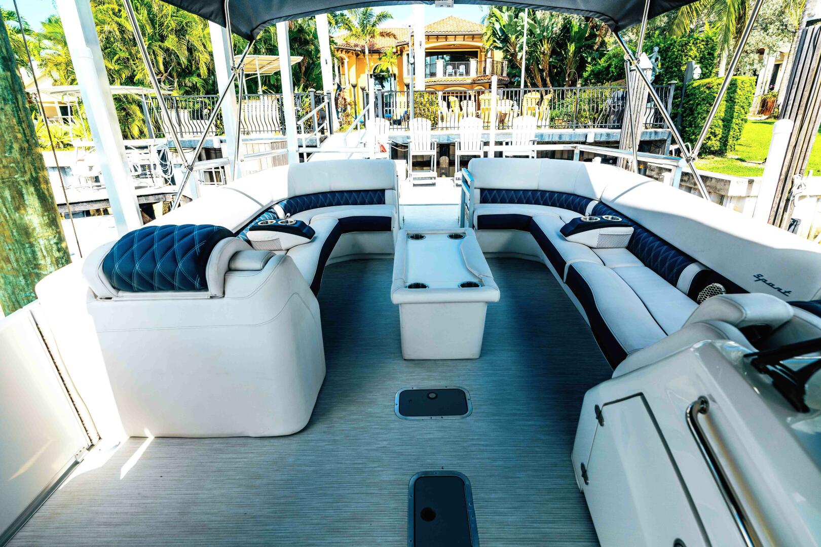 HOLD ON 30ft Bennington Yacht For Sale