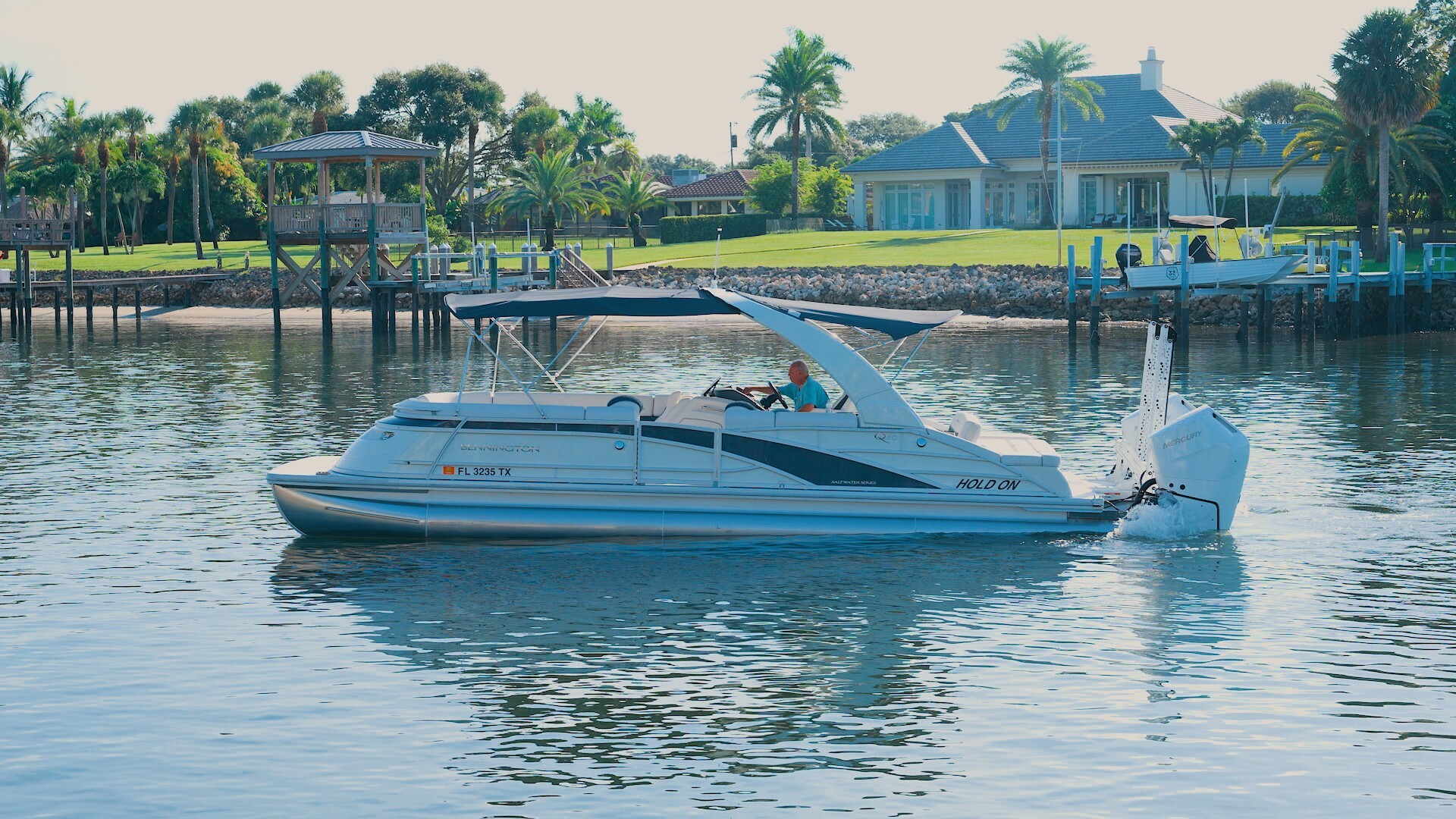 HOLD ON 30ft Bennington Yacht For Sale
