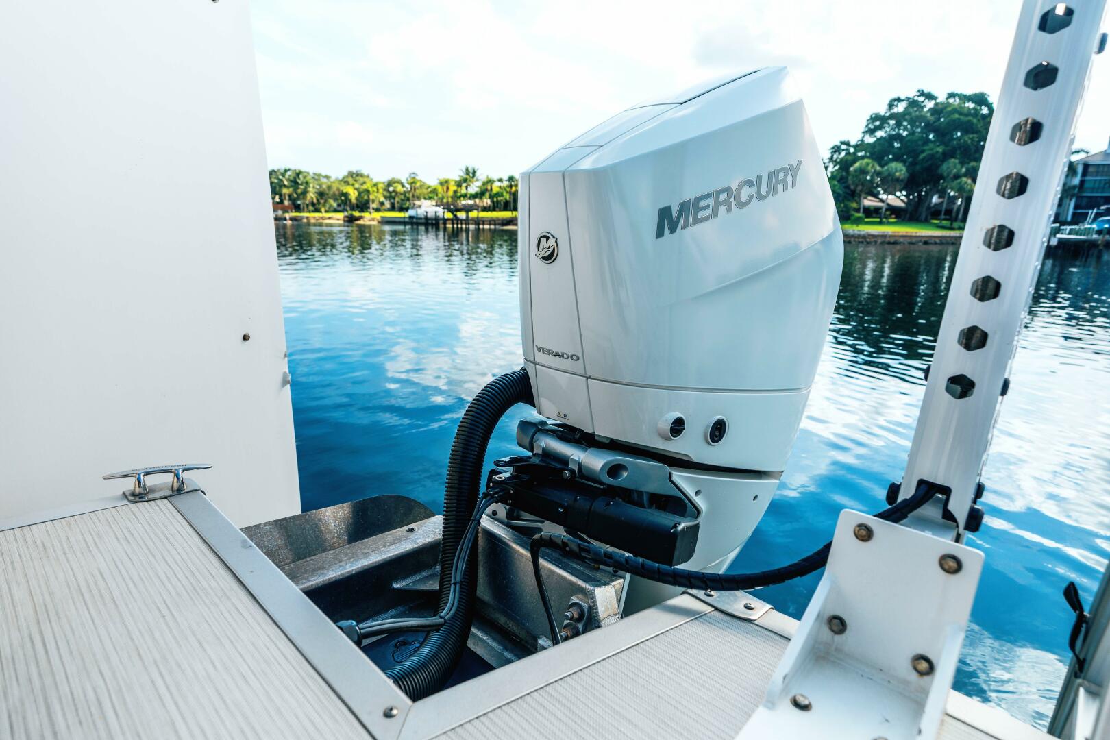 HOLD ON 30ft Bennington Yacht For Sale