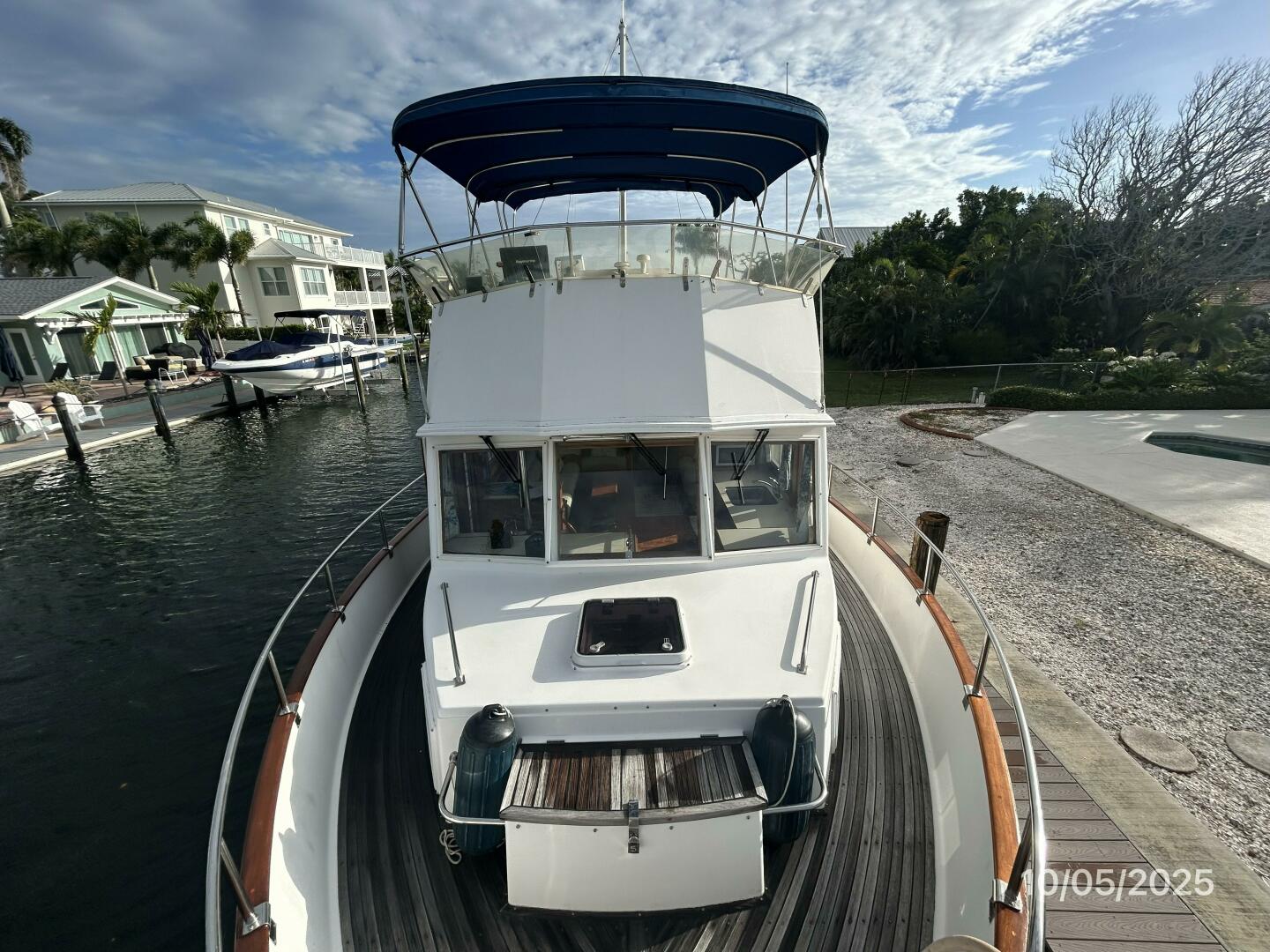 42' Grand Banks foredeck aft